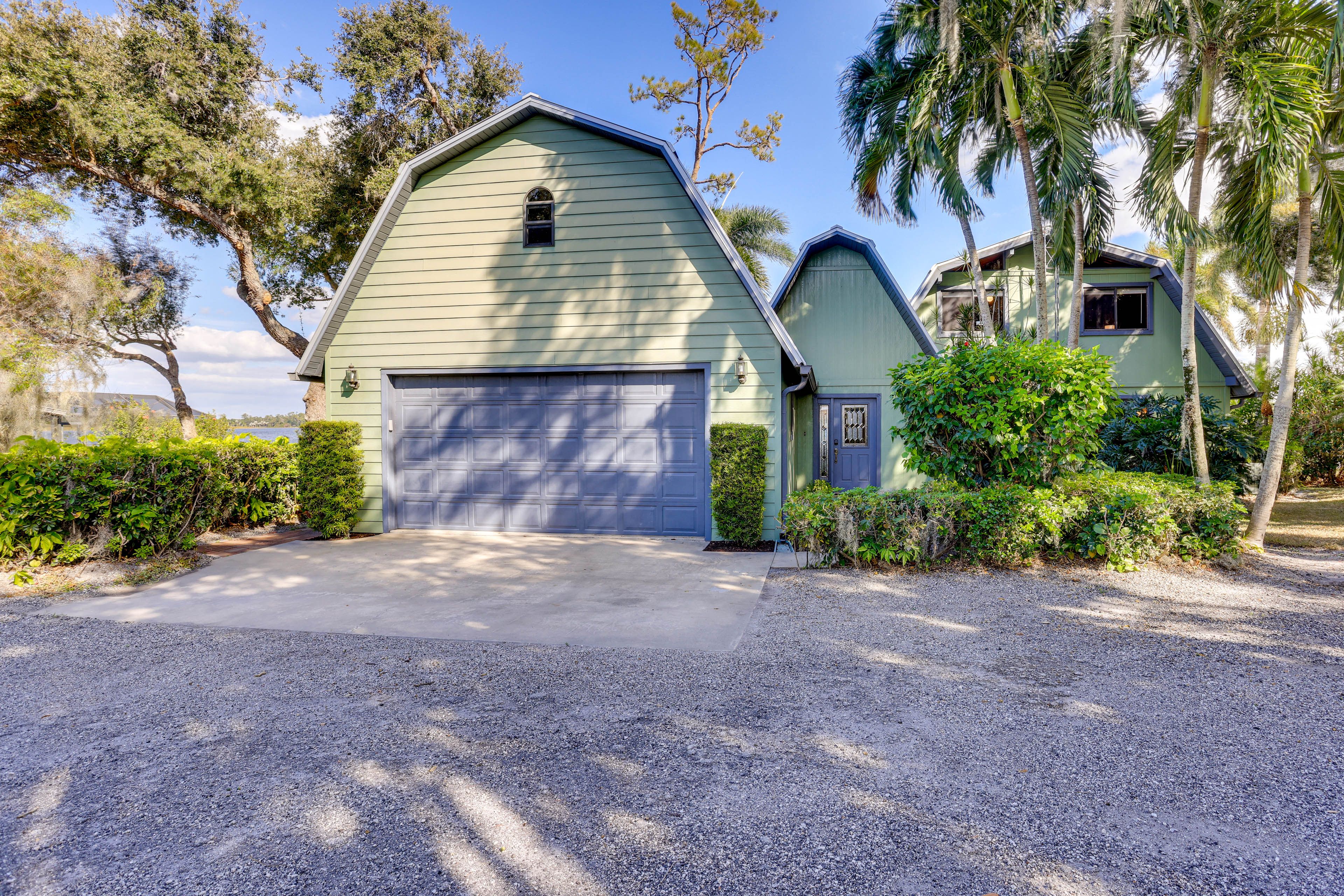 Parking | Driveway (3 Vehicles)