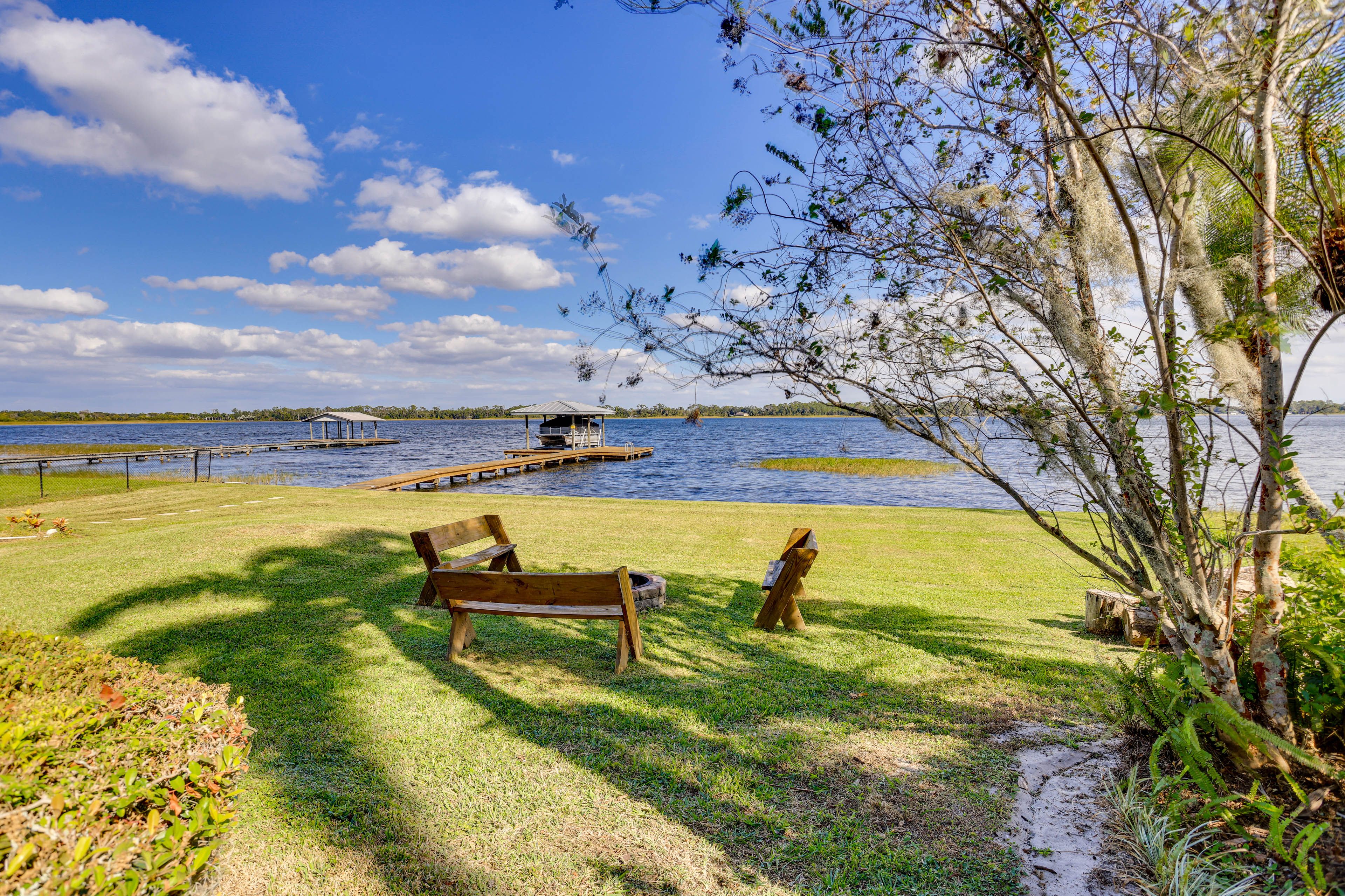 Private Yard | Fire Pit w/ Seating