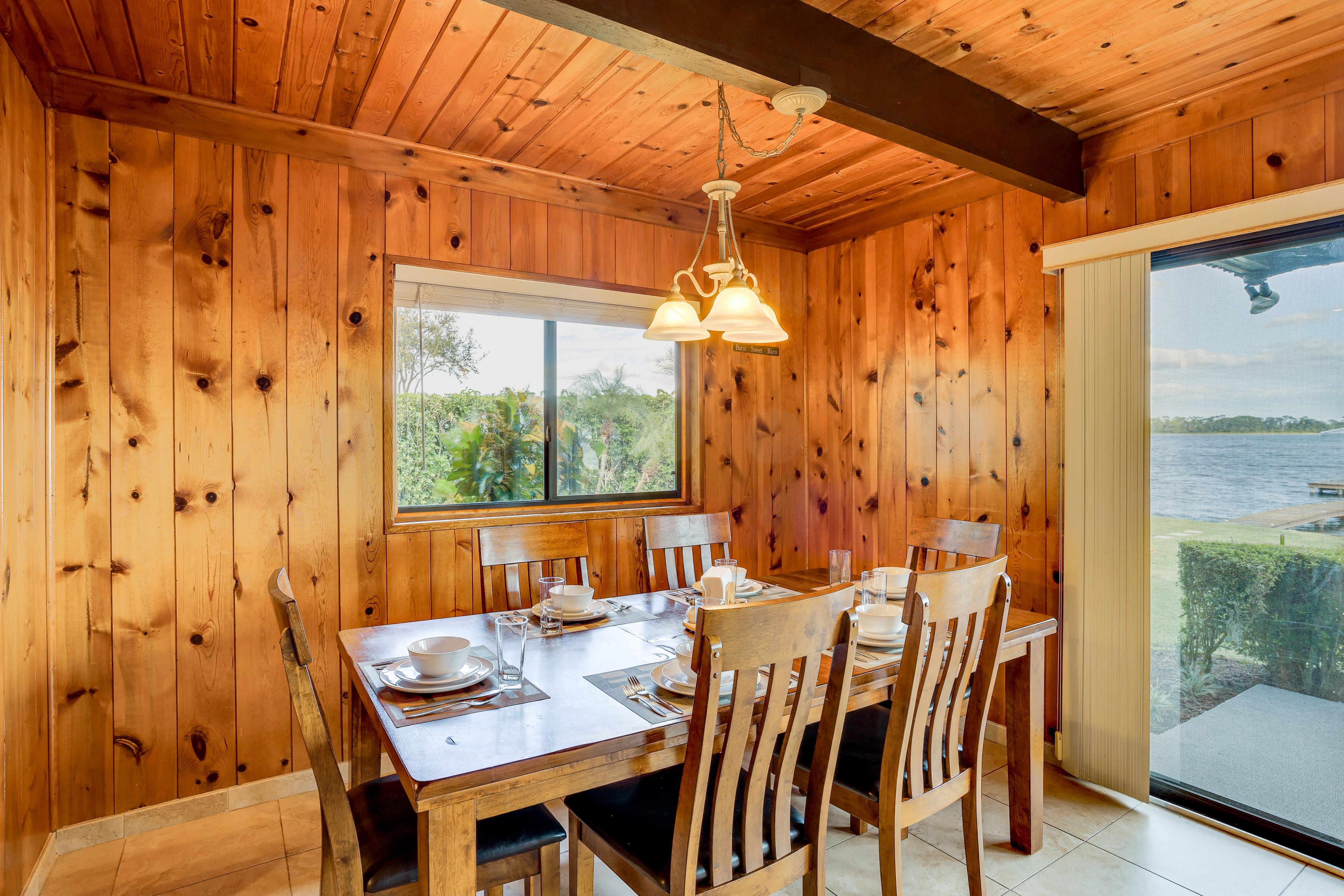 Dining Area | Dishes & Flatware Provided