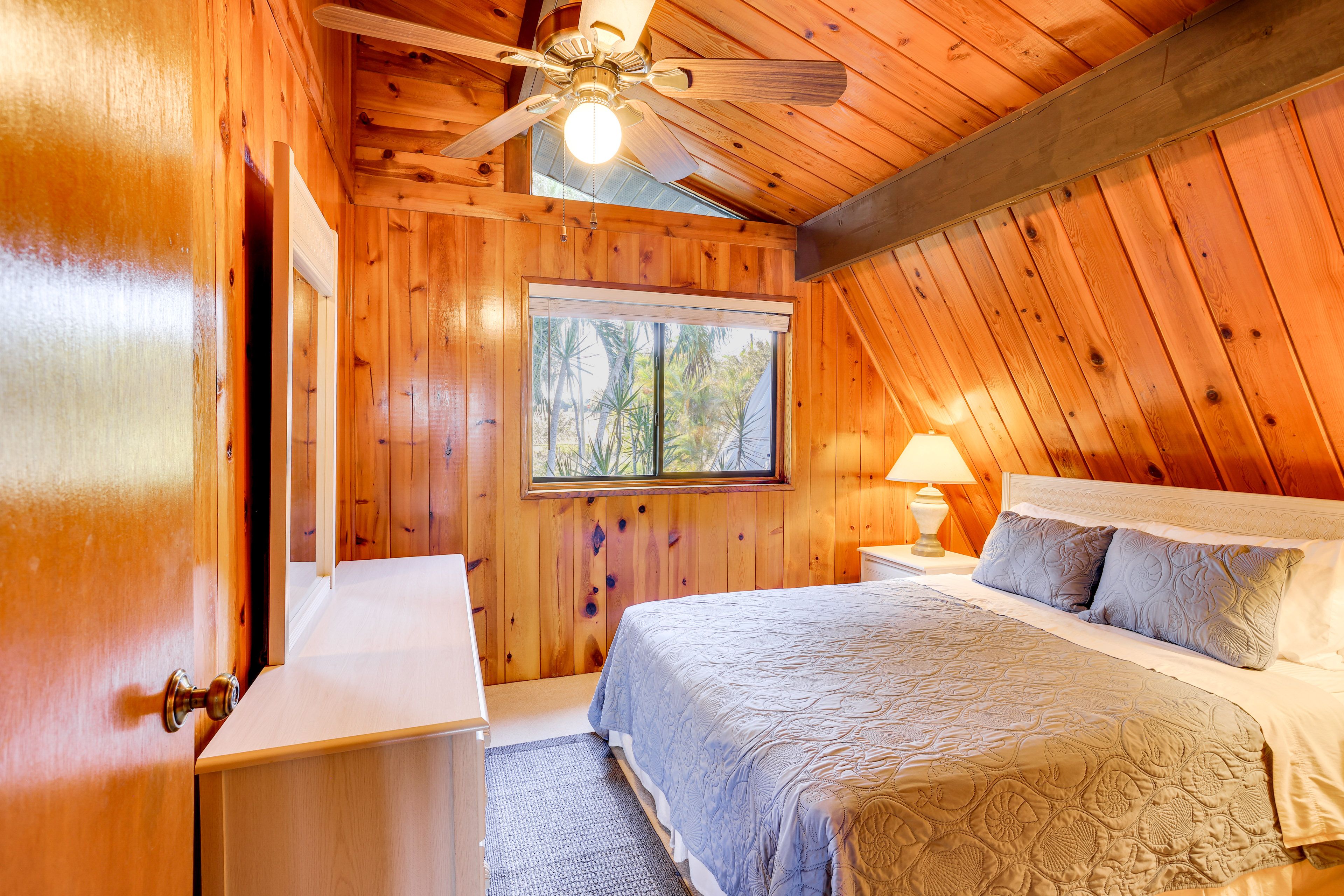 Bedroom 2 | Queen Bed