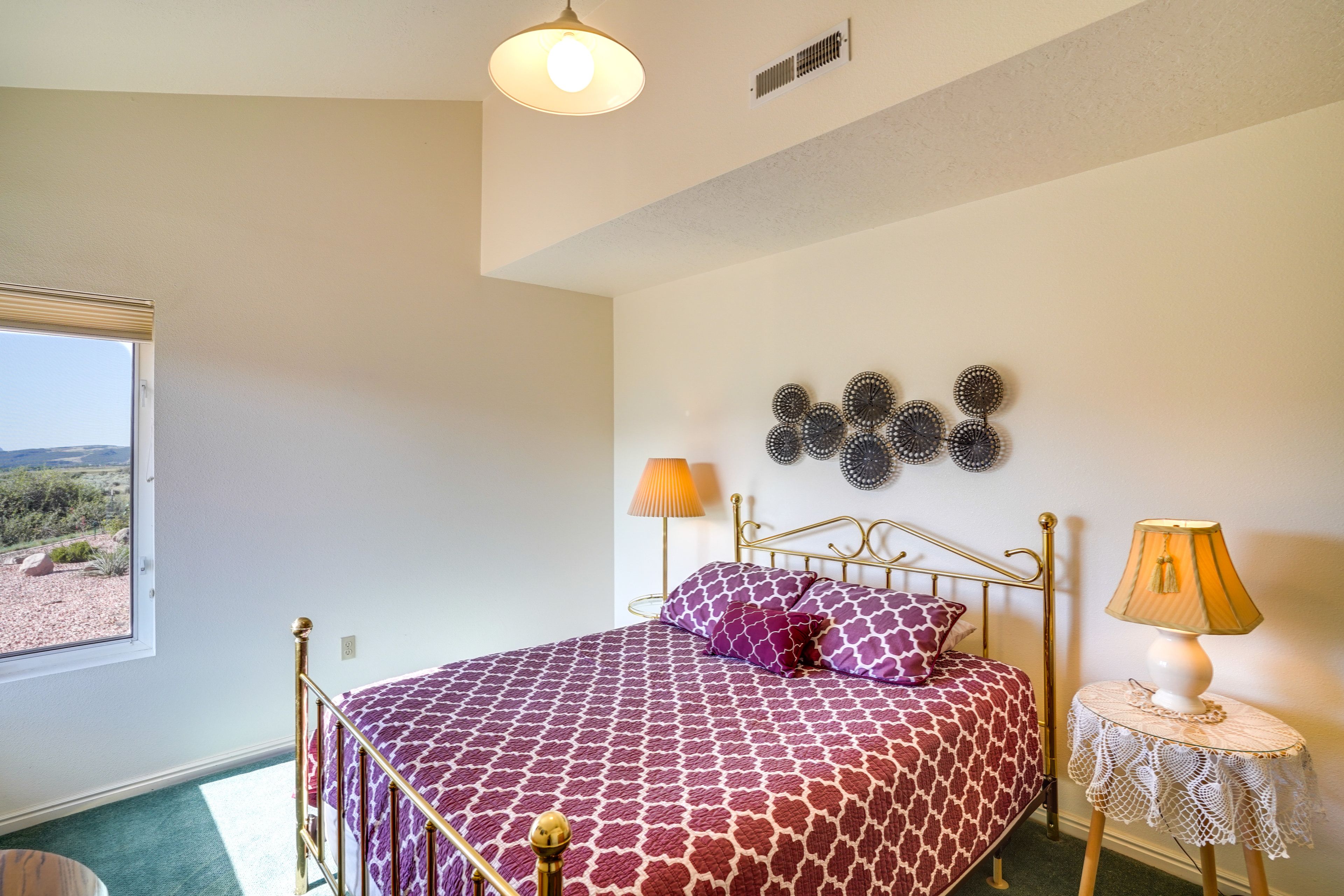 Bedroom 1 | Queen Bed