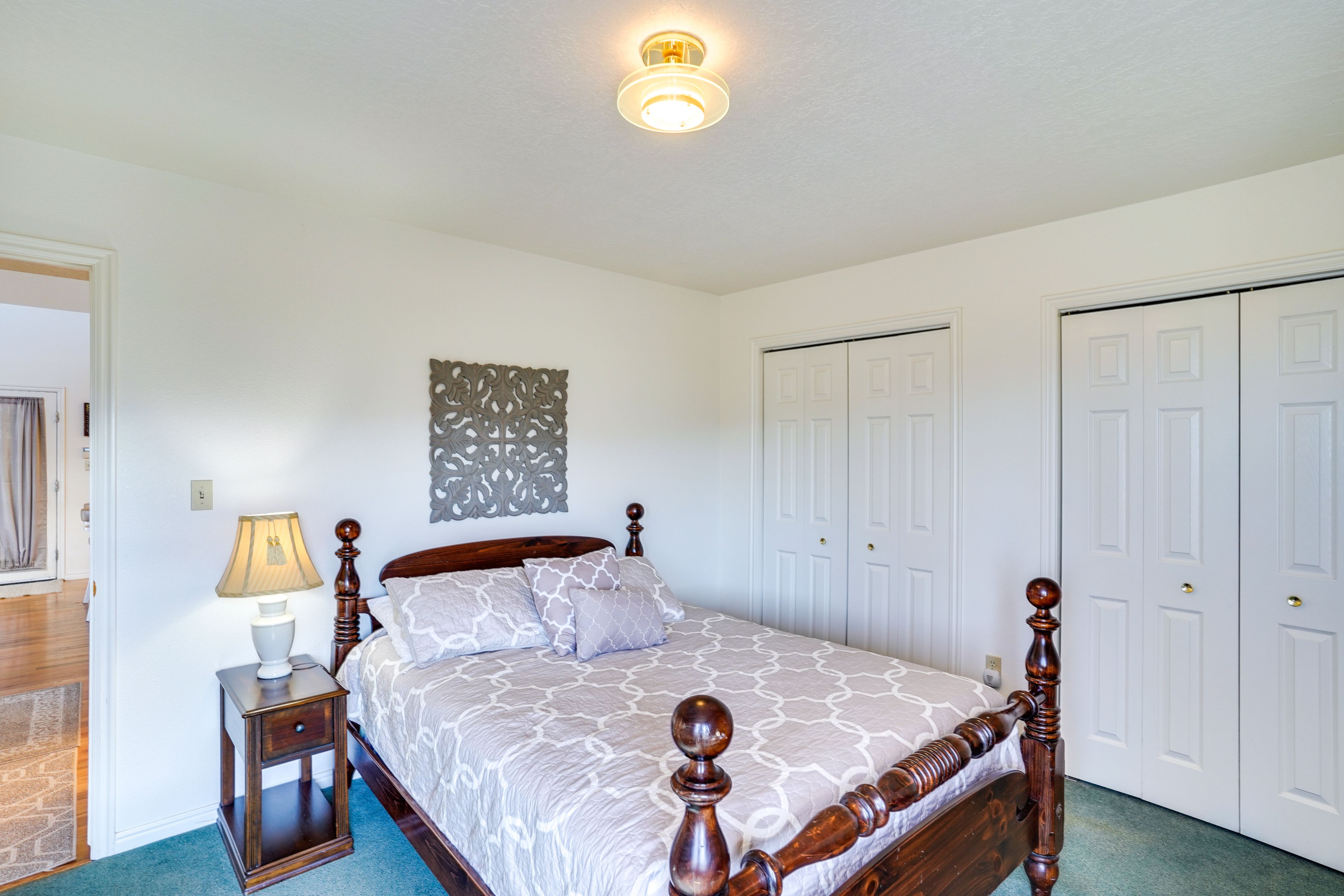Bedroom 2 | Queen Bed