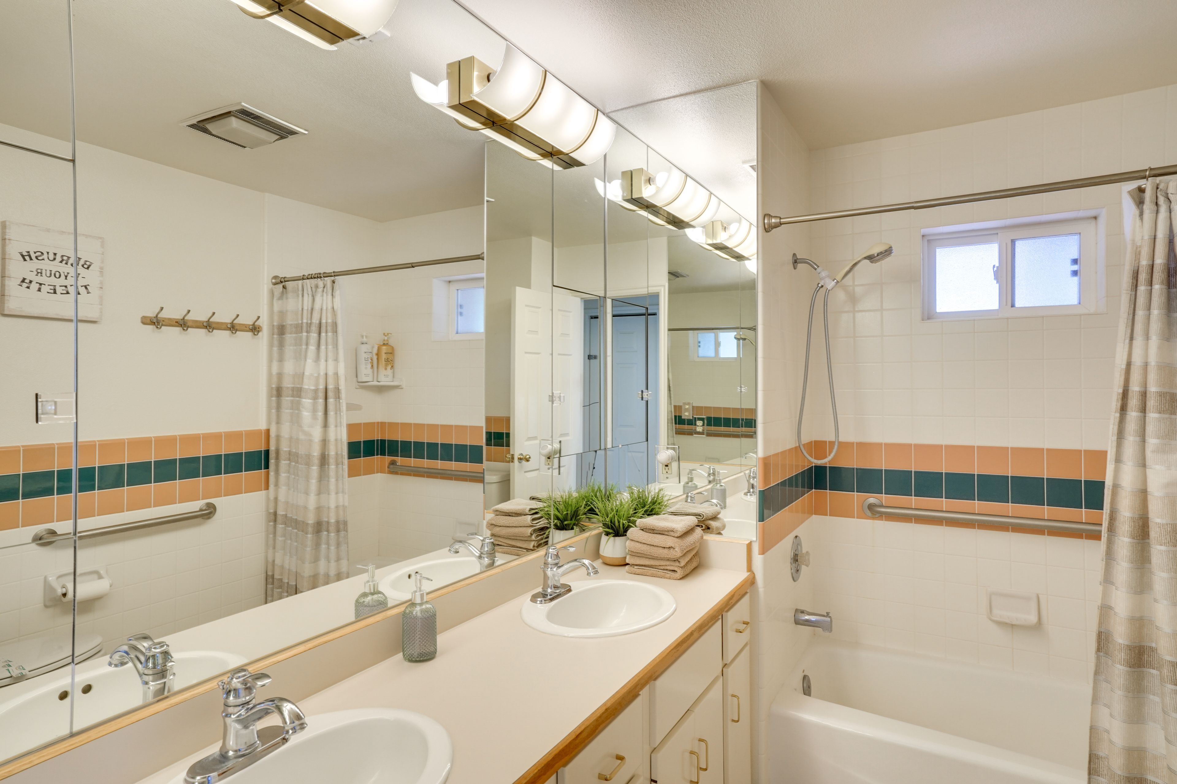 Full Bathroom | Towels & Linens Provided