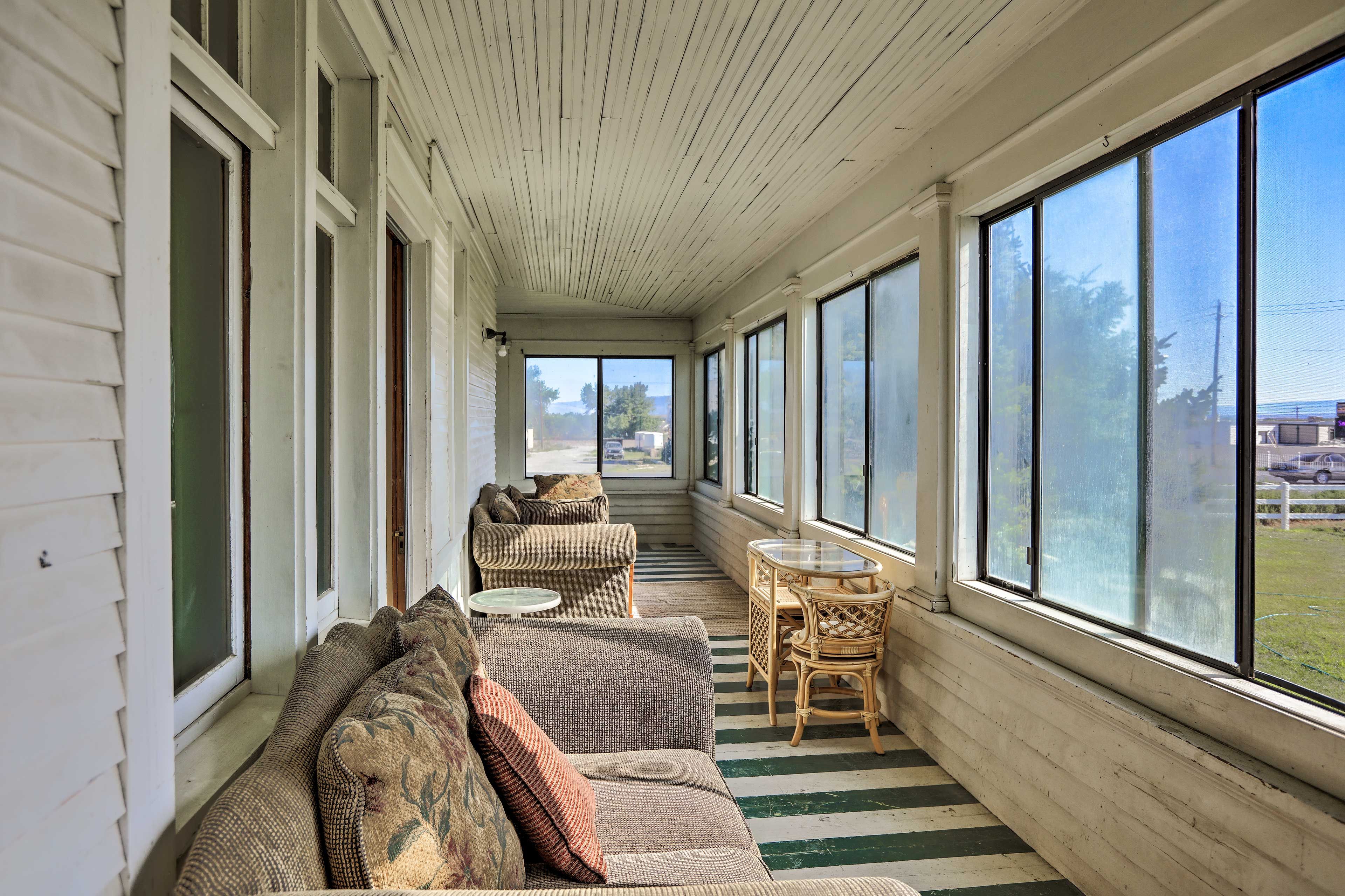 Sunporch | Seating & Dining