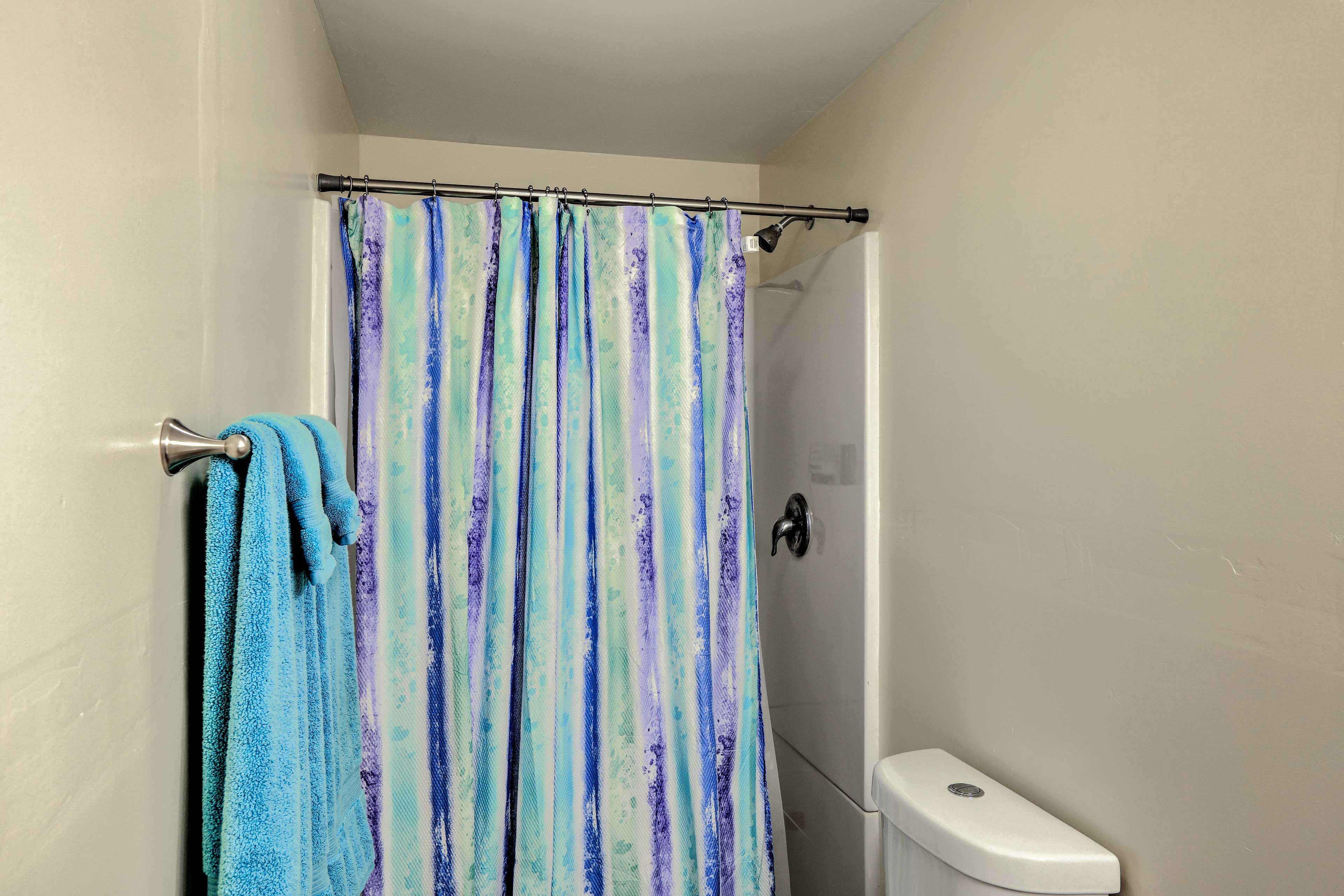 Full Bathroom | Towels & Linens Provided