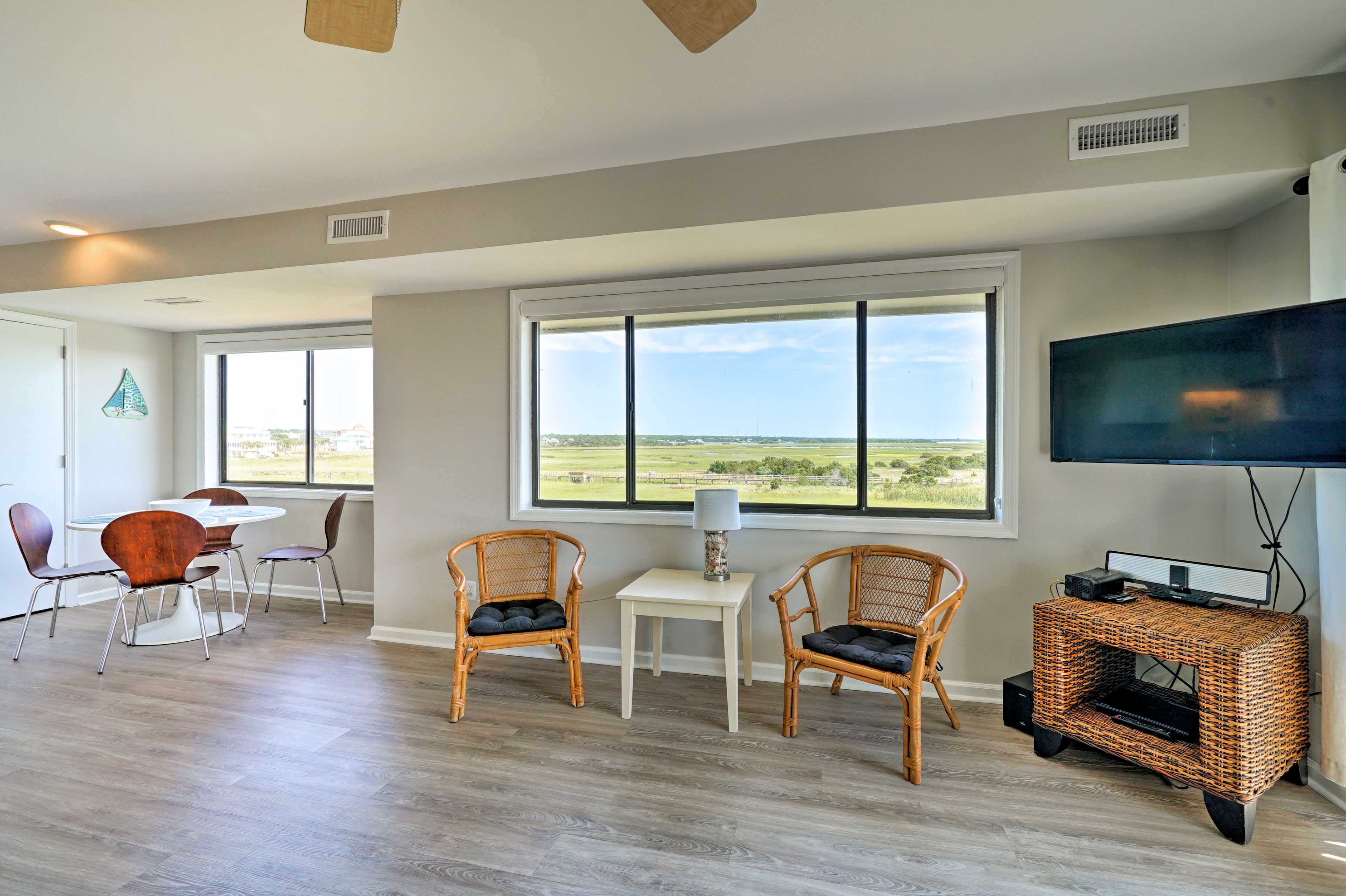 Take your eyes off the views to enjoy a movie on the flat-screen Smart TV.