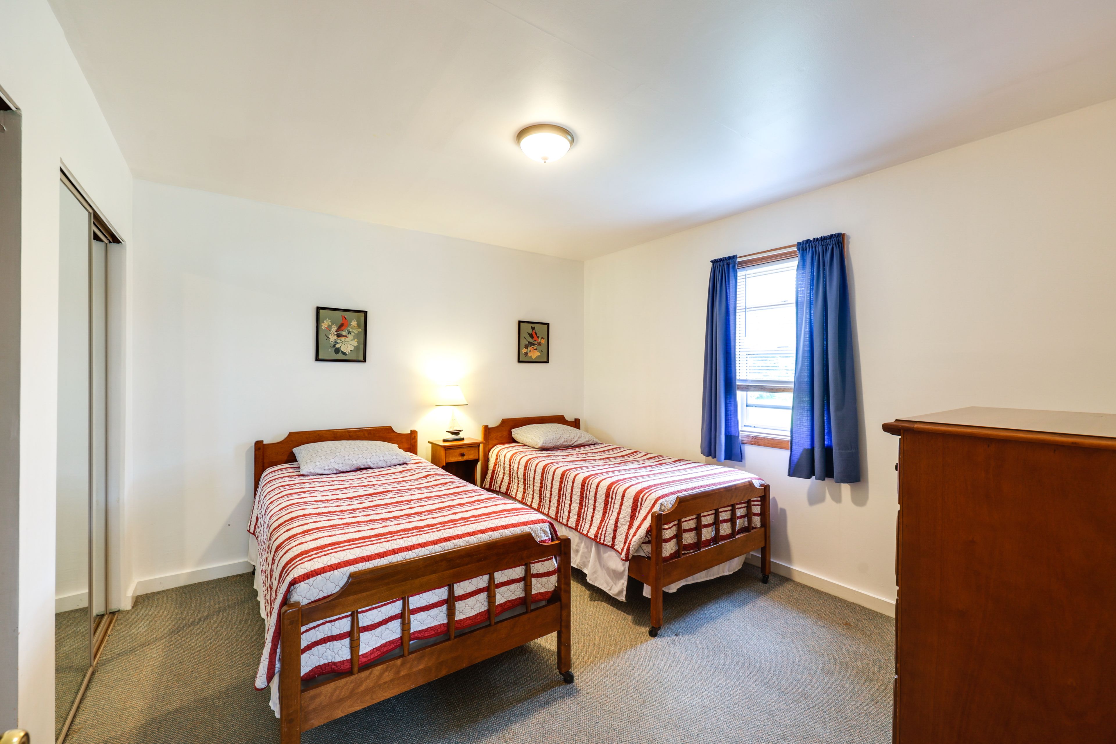 Bedroom 2 | 2 Twin Beds | 2nd Floor