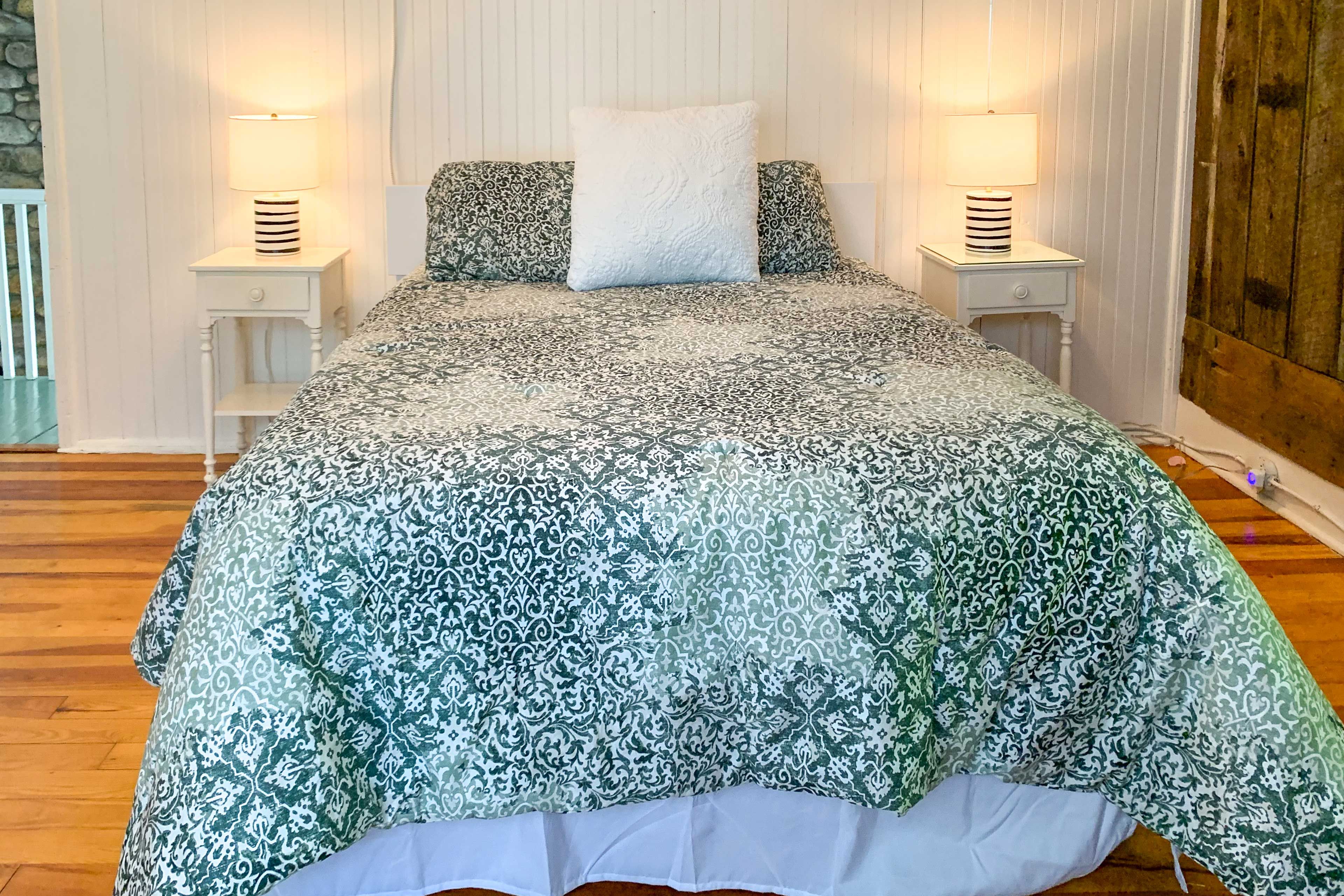 Bedroom 1 | Queen Bed | 2nd Floor | En-Suite Bathroom