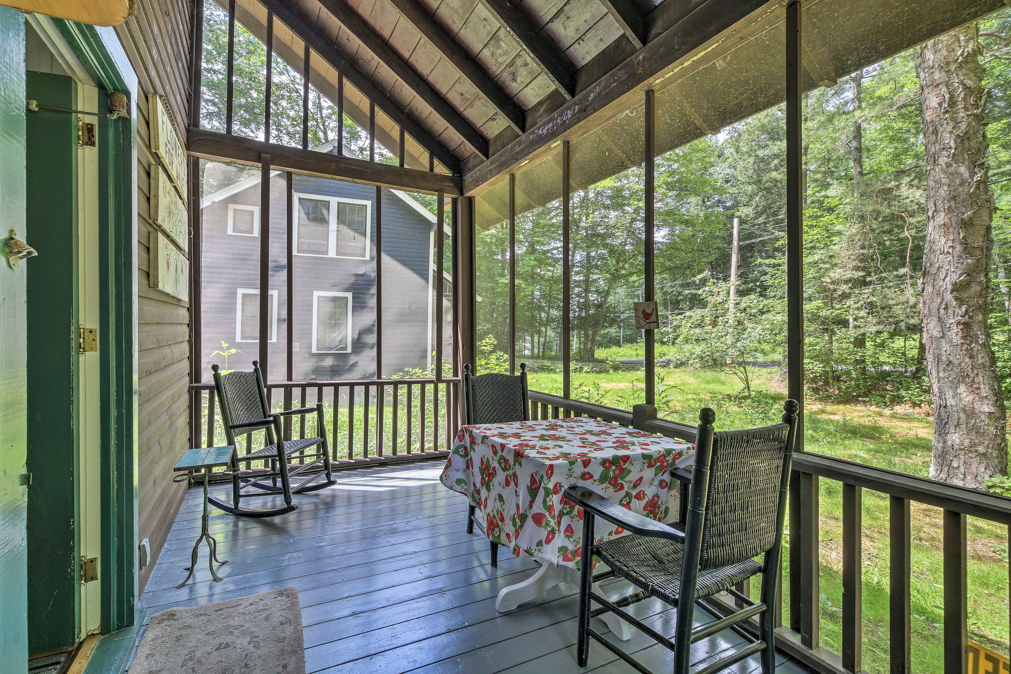 Screened Porch | Dining & Seating
