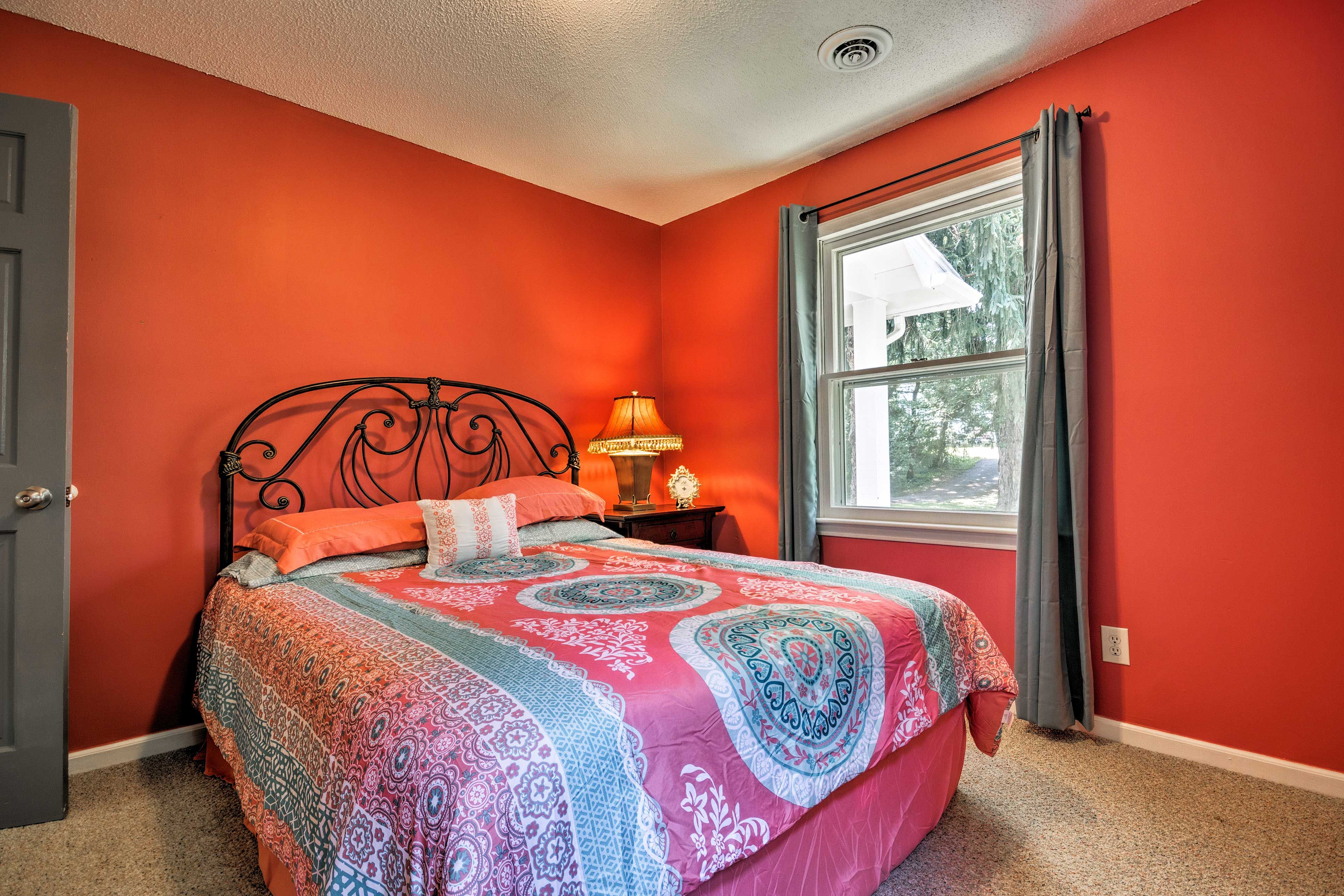 Bedroom 3 | Queen Bed