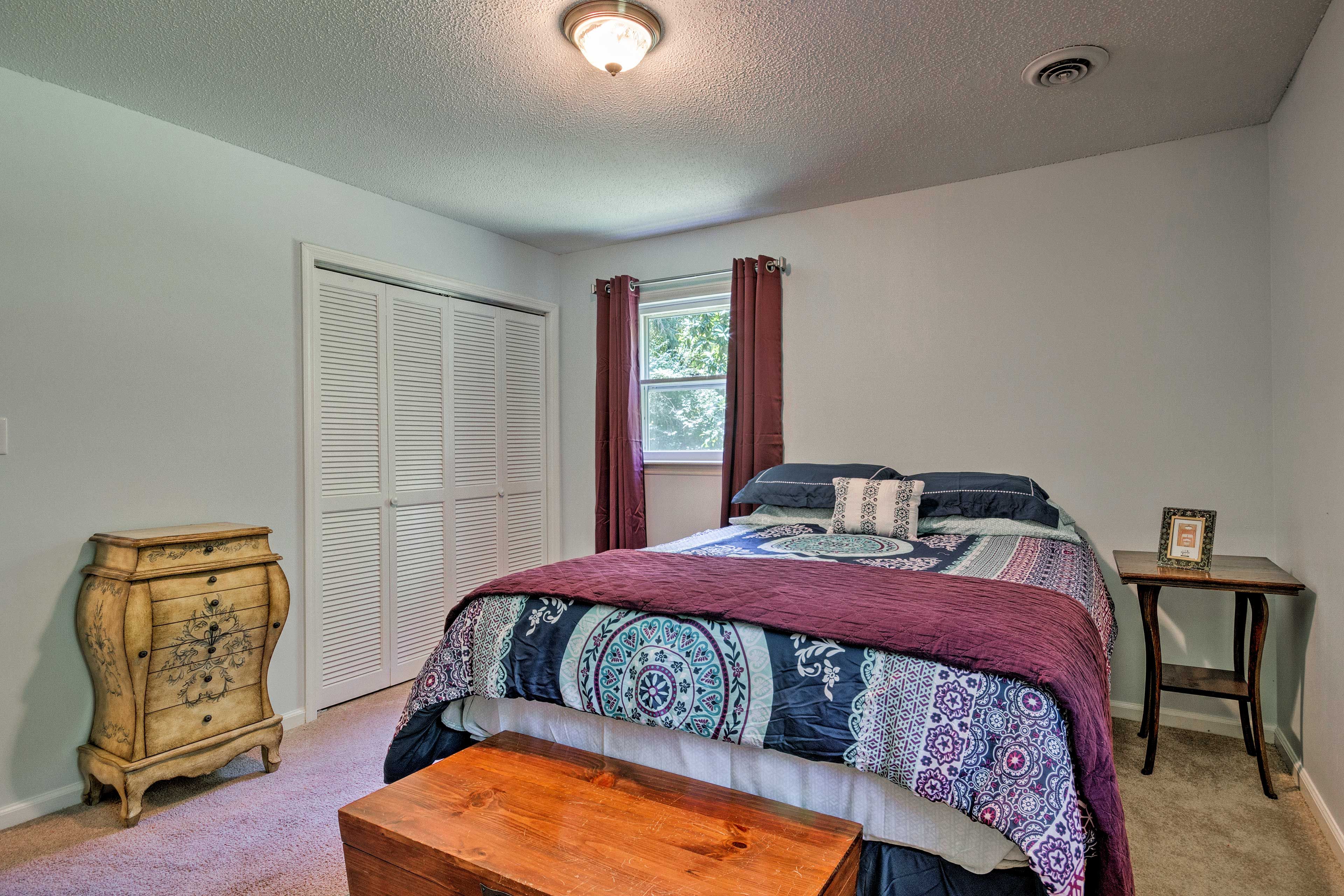 Bedroom 2 | Queen Bed