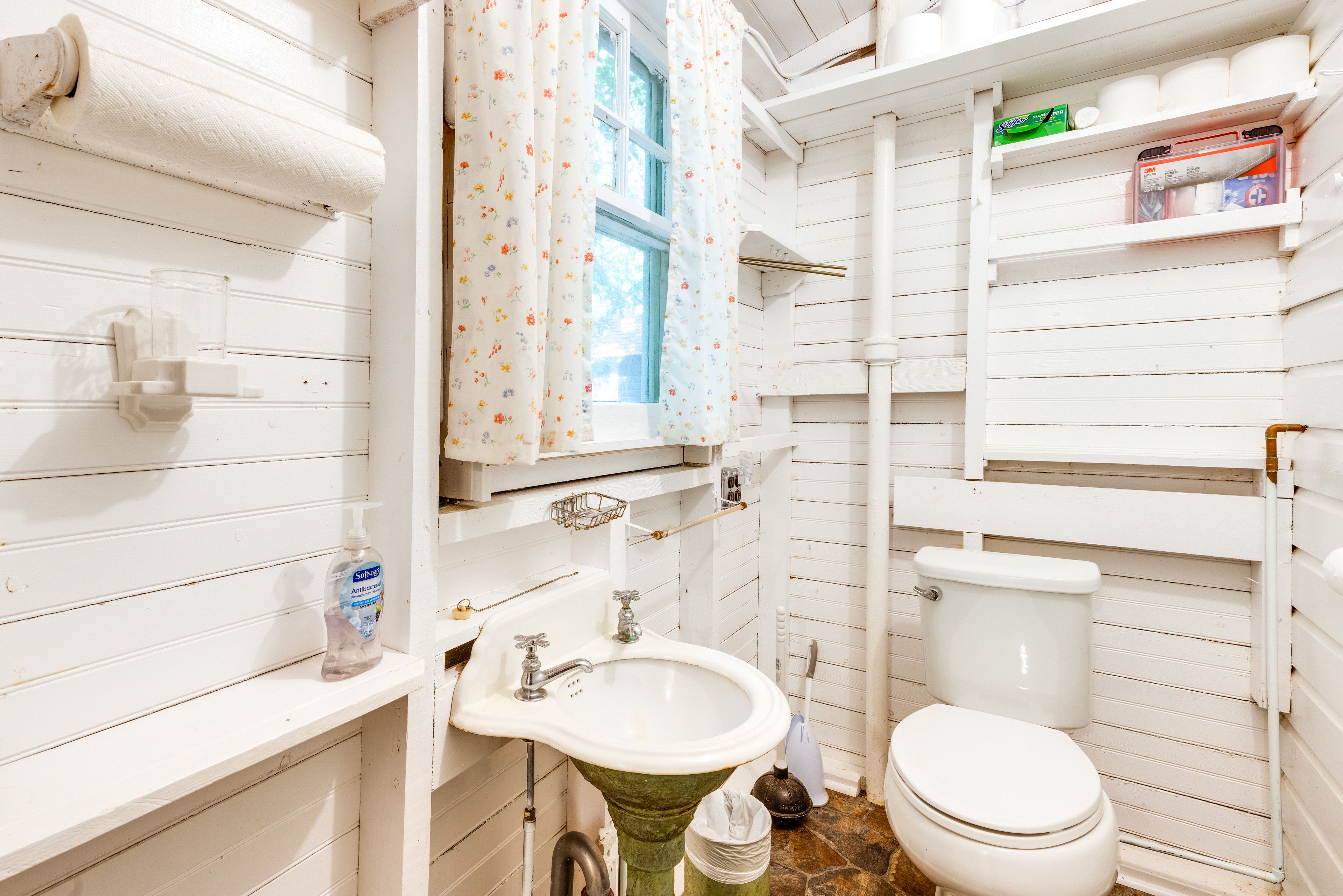 Full Bathroom | Complimentary Toiletries
