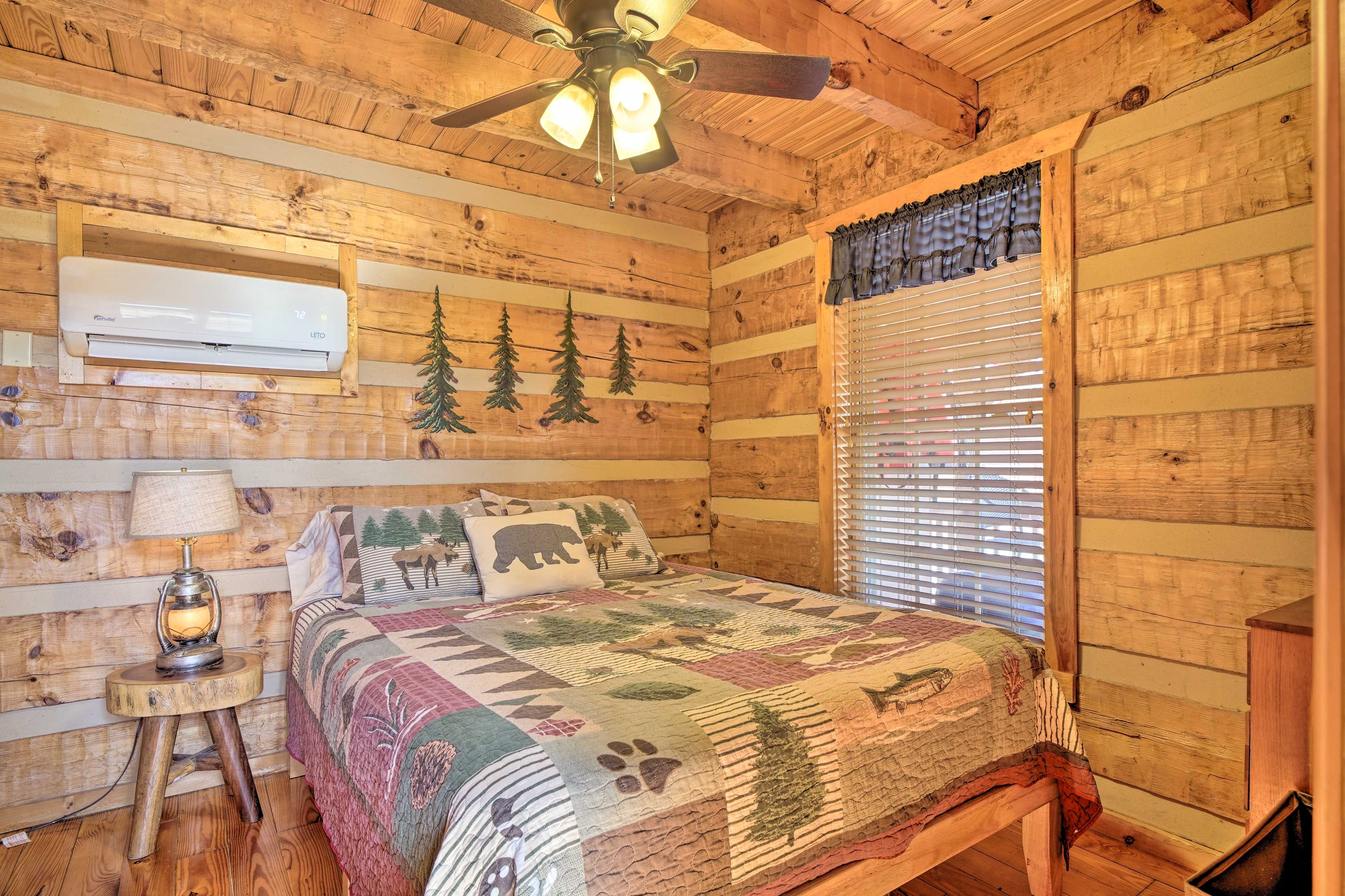 Bedroom | Queen Bed