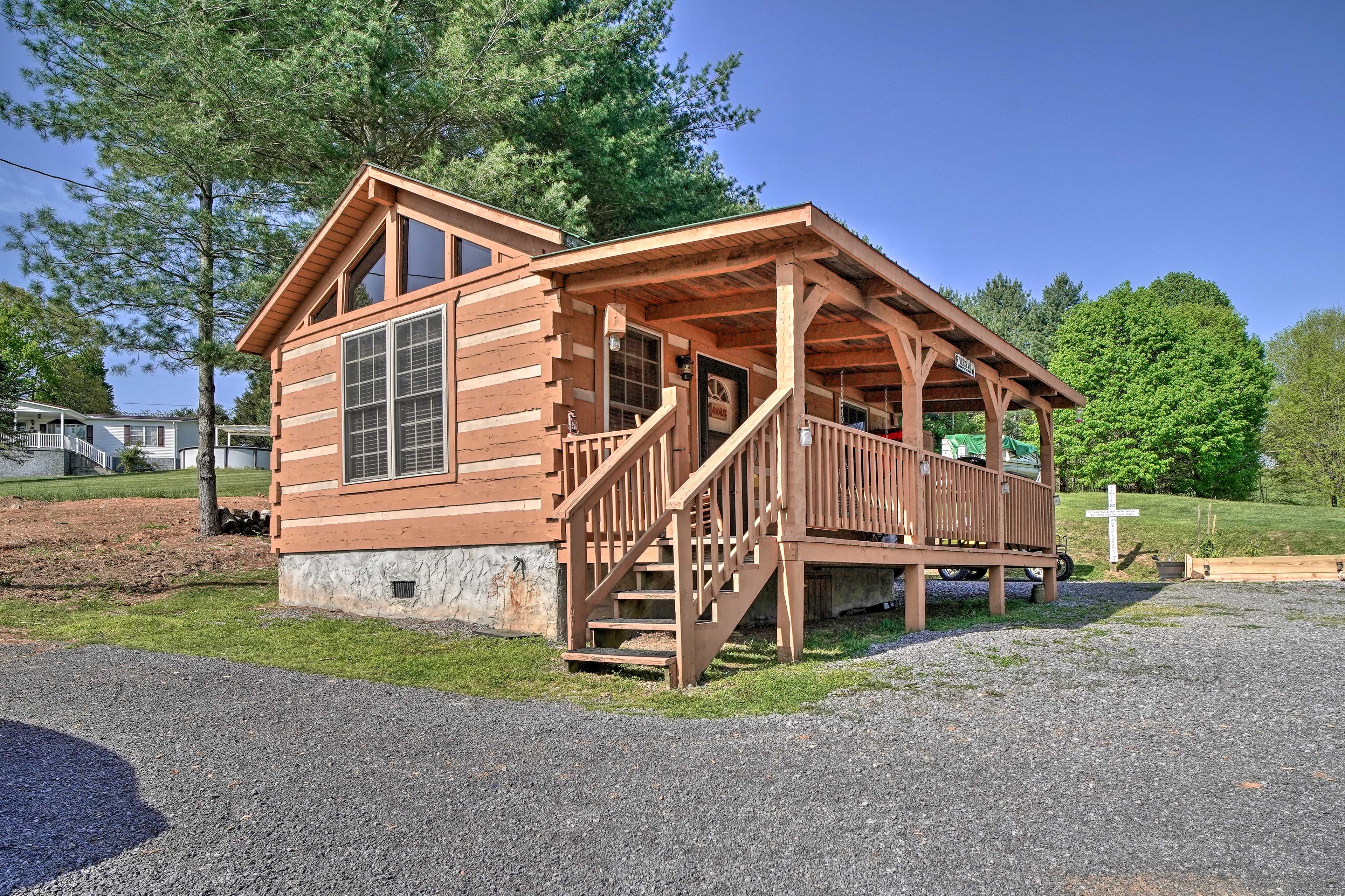Bean Station Vacation Rental | 1BR | 1BA | 400 Sq Ft | Stairs Required