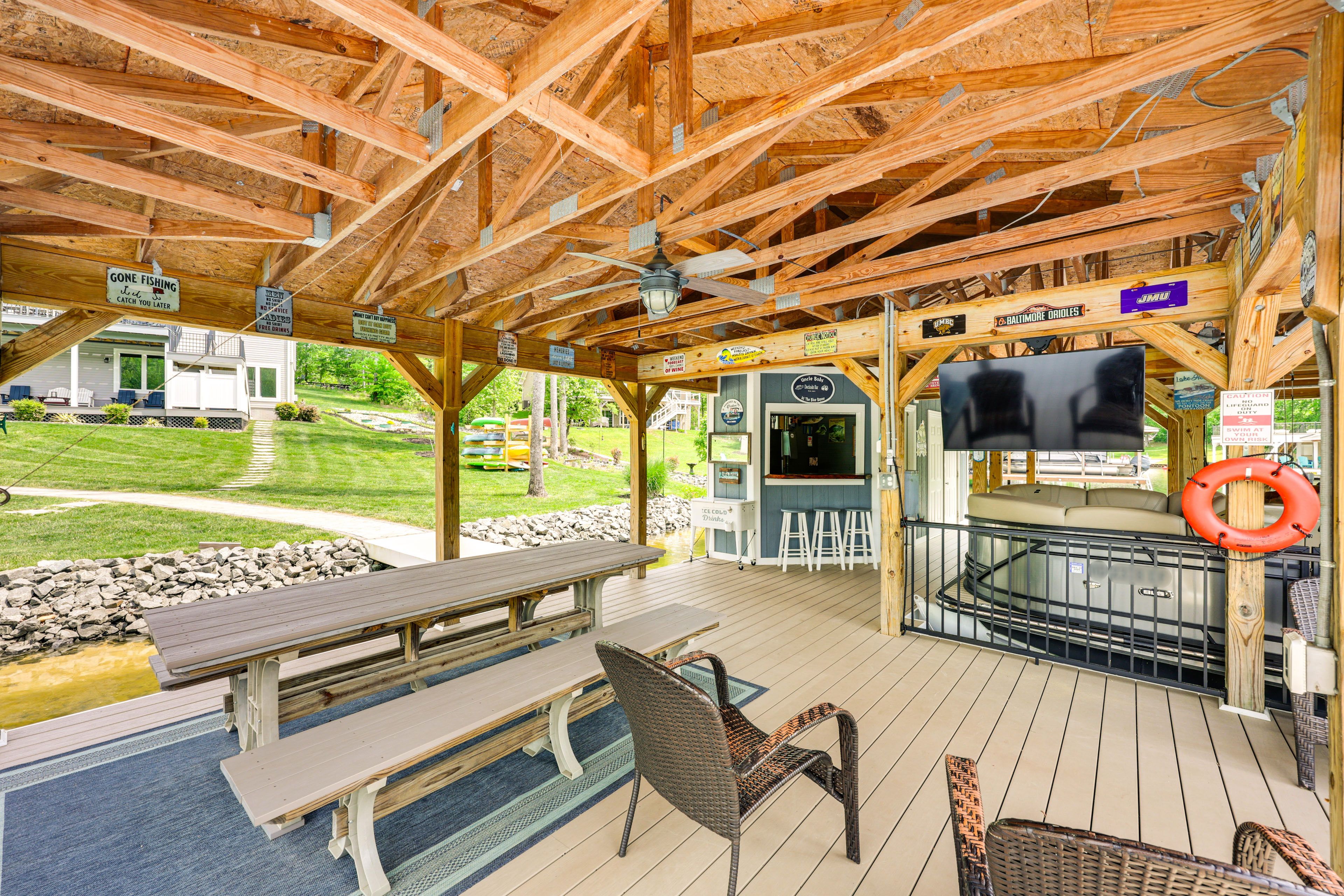 Private Dock | Boat Slip | Lake Anna Access | Outdoor Bar