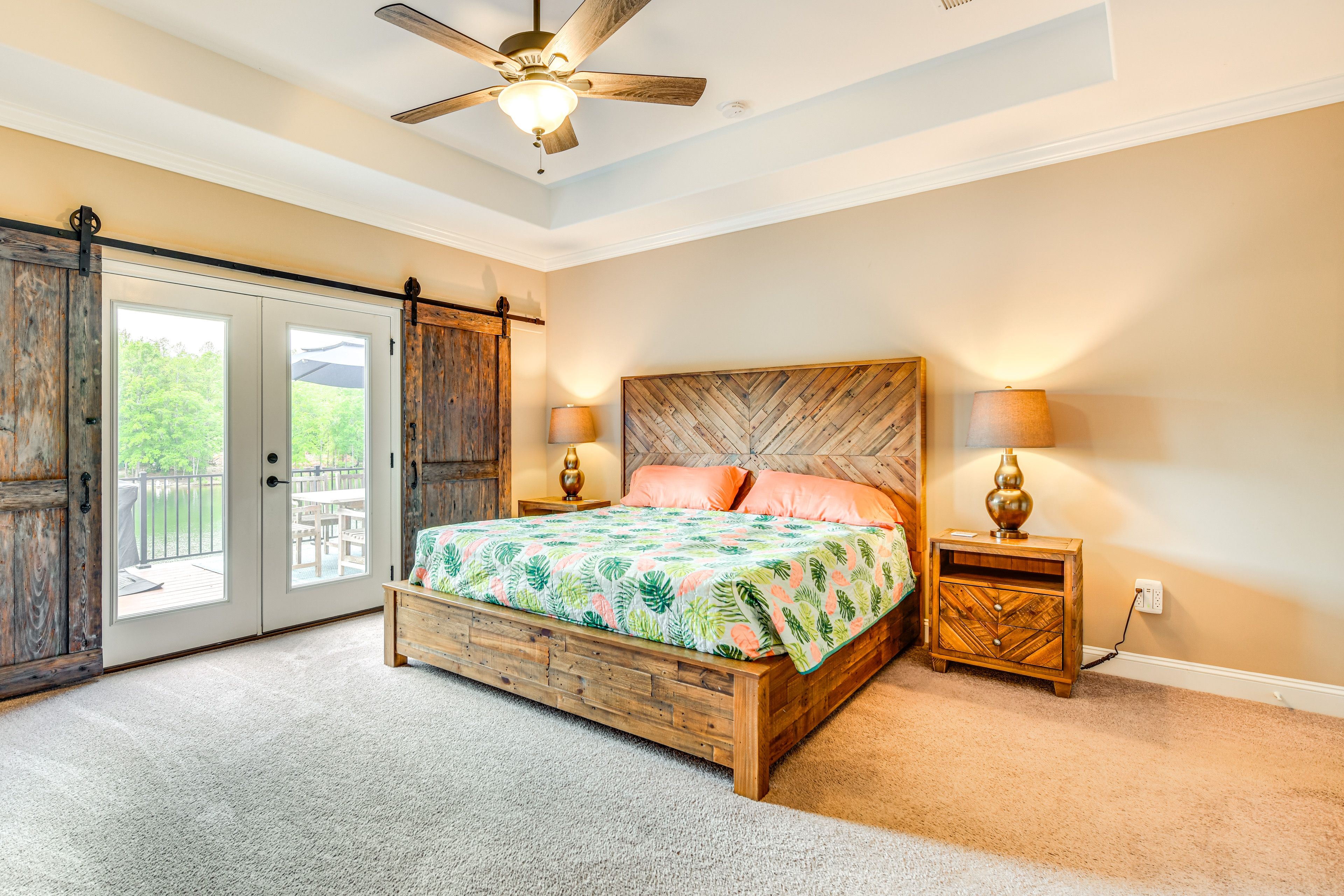Bedroom 1 | King Bed