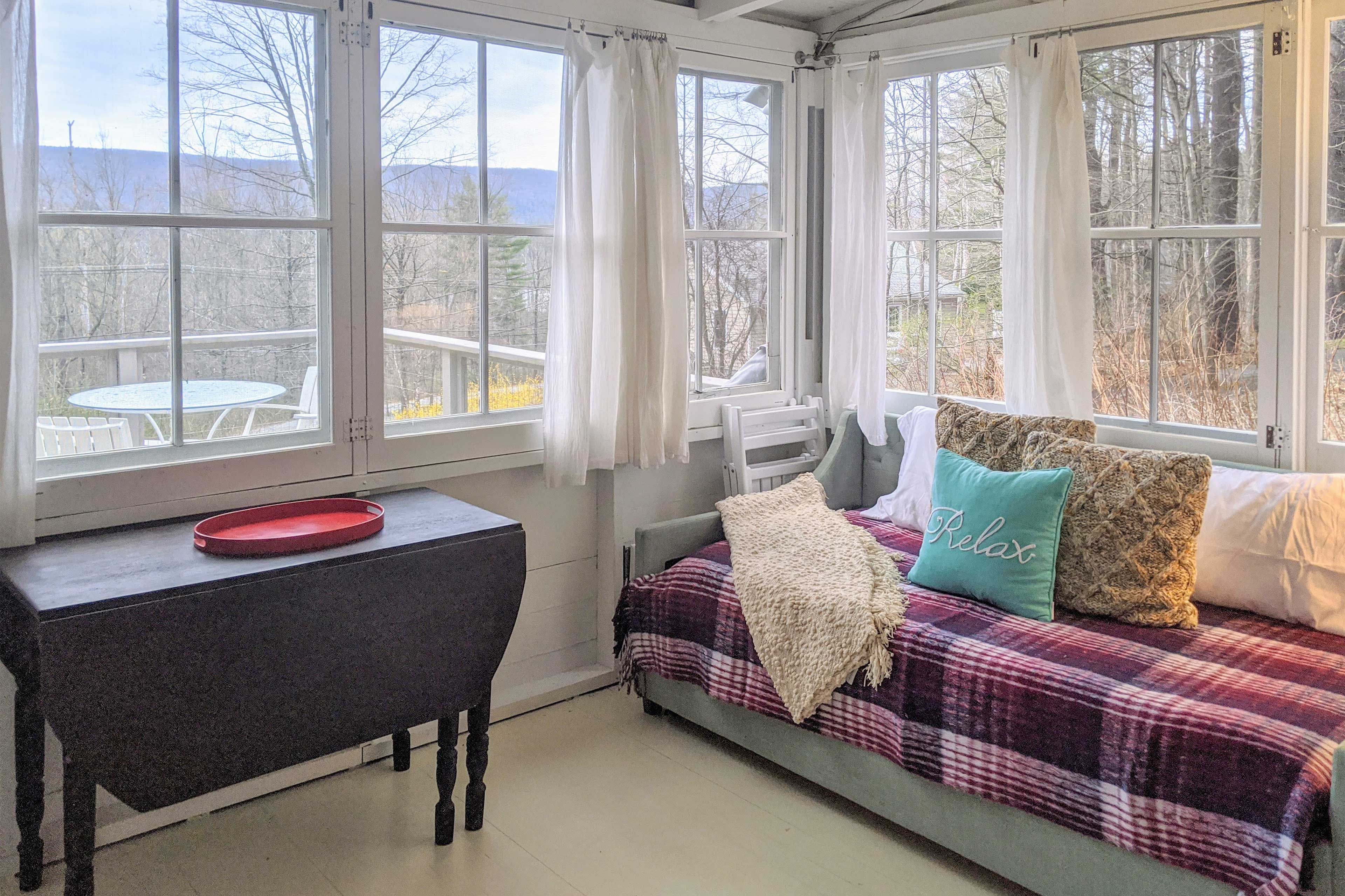 Sunroom | Twin Daybed w/ Twin Trundle