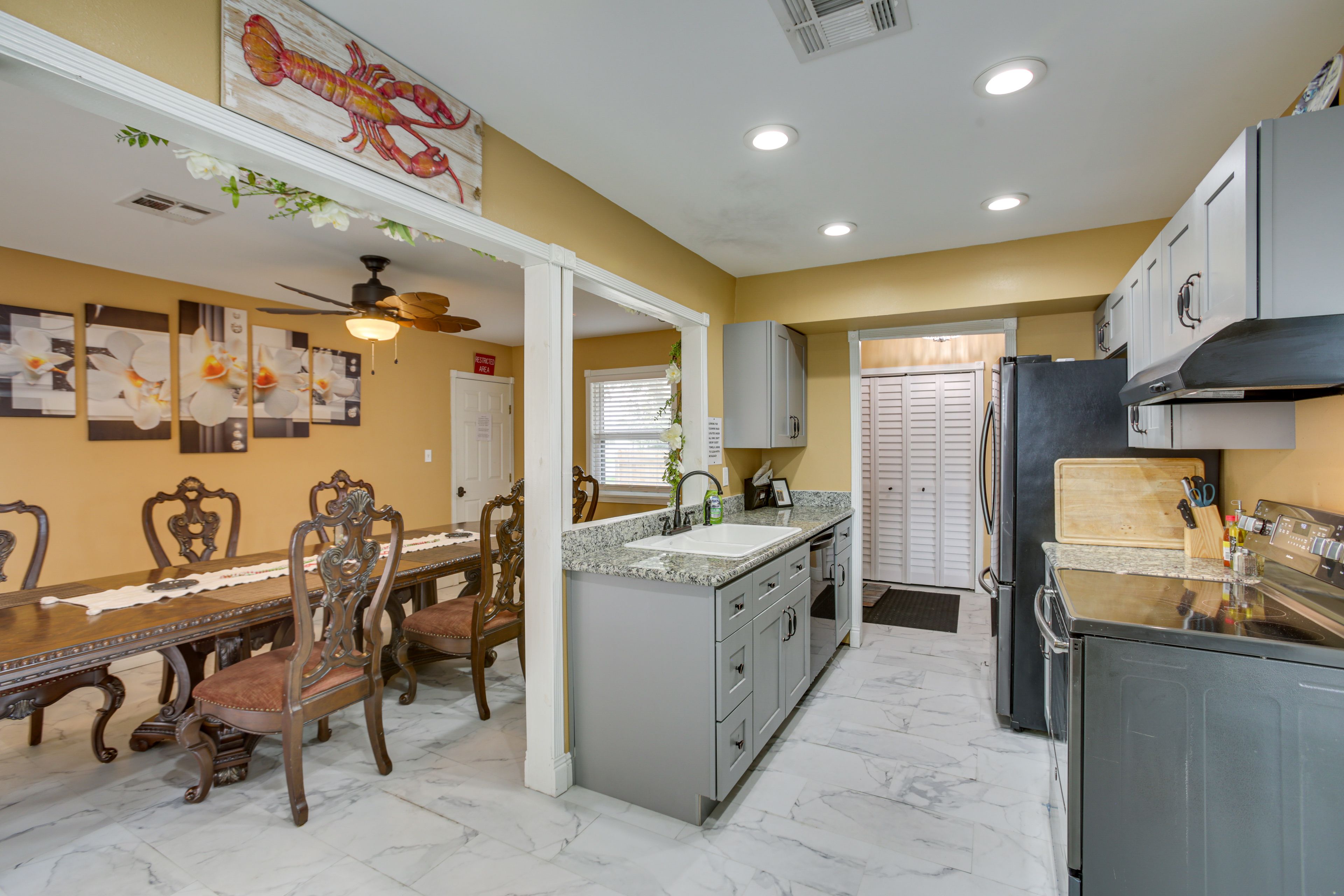 Kitchen | Blender | Crockpot | Drip Coffee Maker | Dishwasher