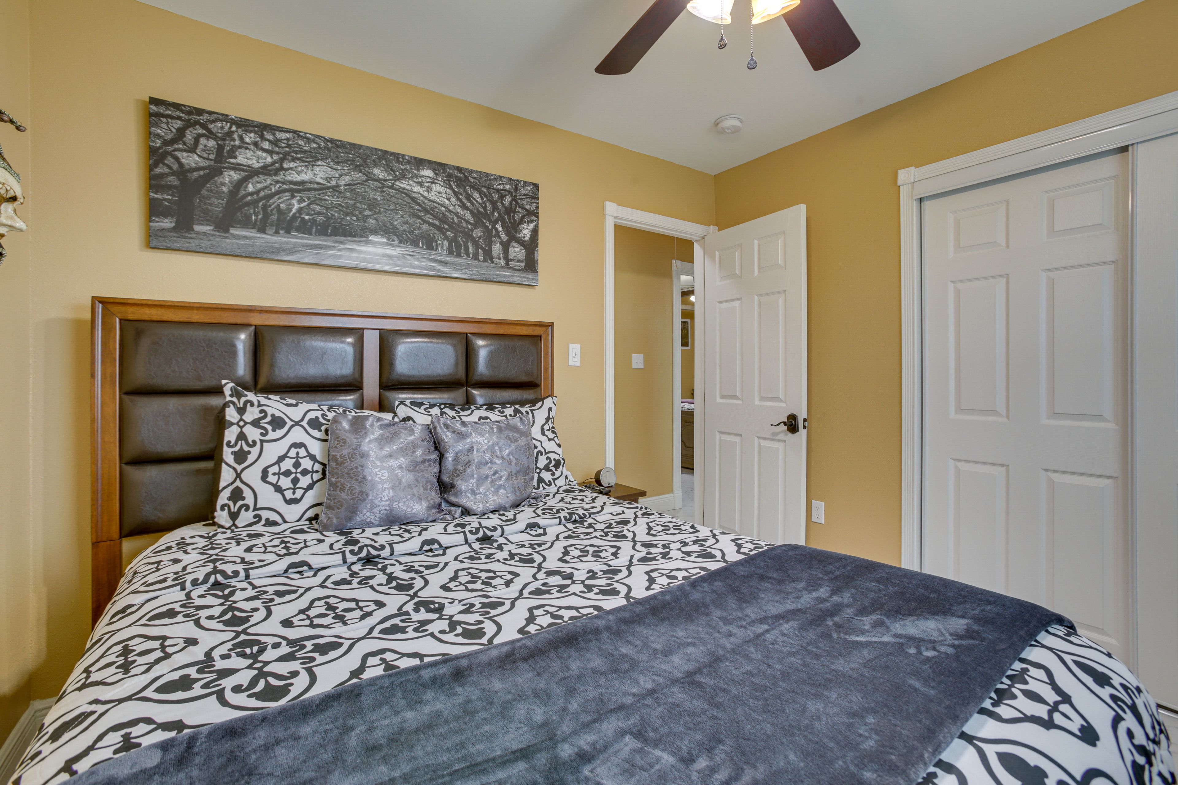 Bedroom 2 | Queen Bed | Smart TV