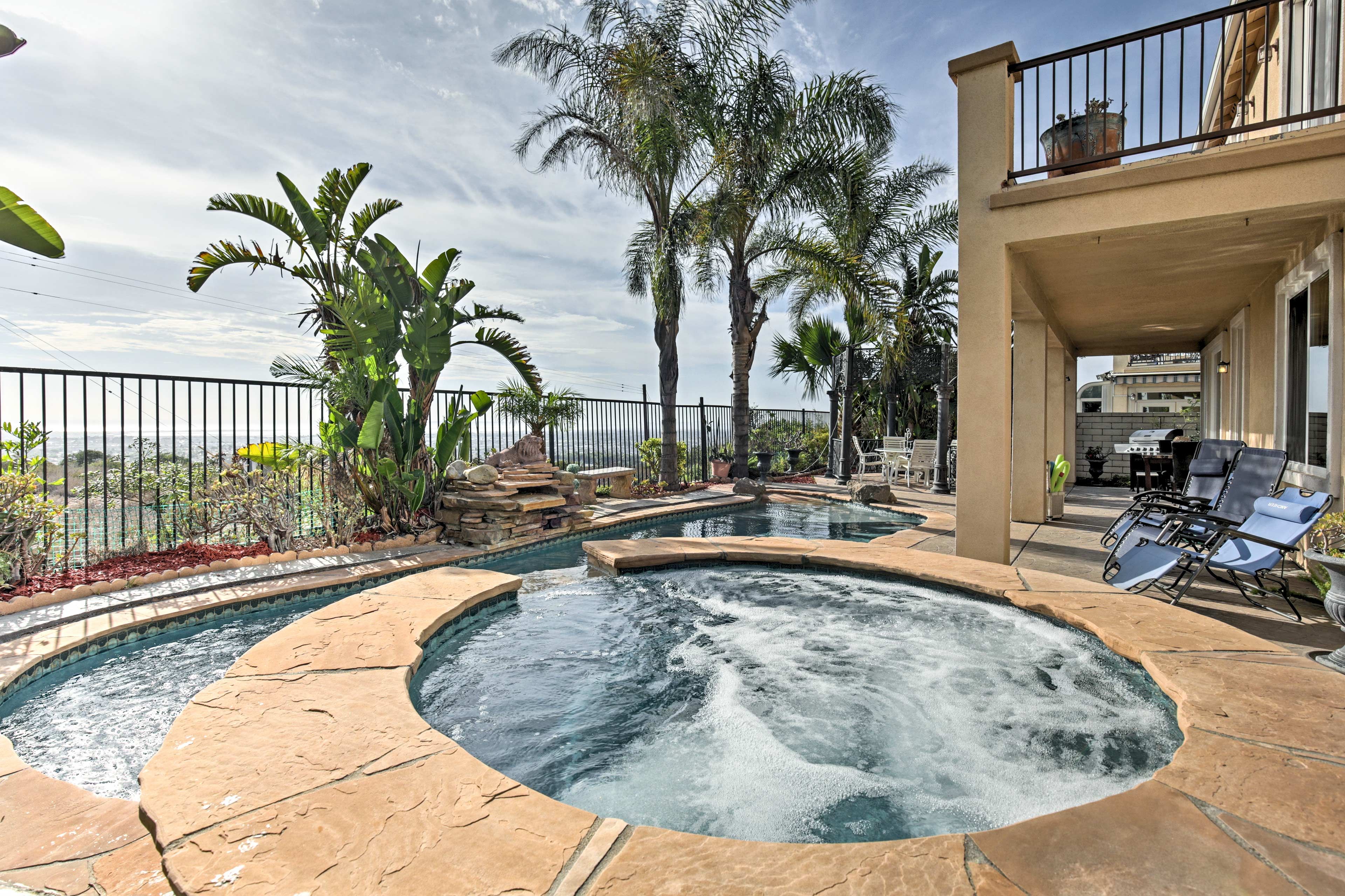 Escape to sunny San Diego by staying in this luxurious 5-bed, 3-bath house!