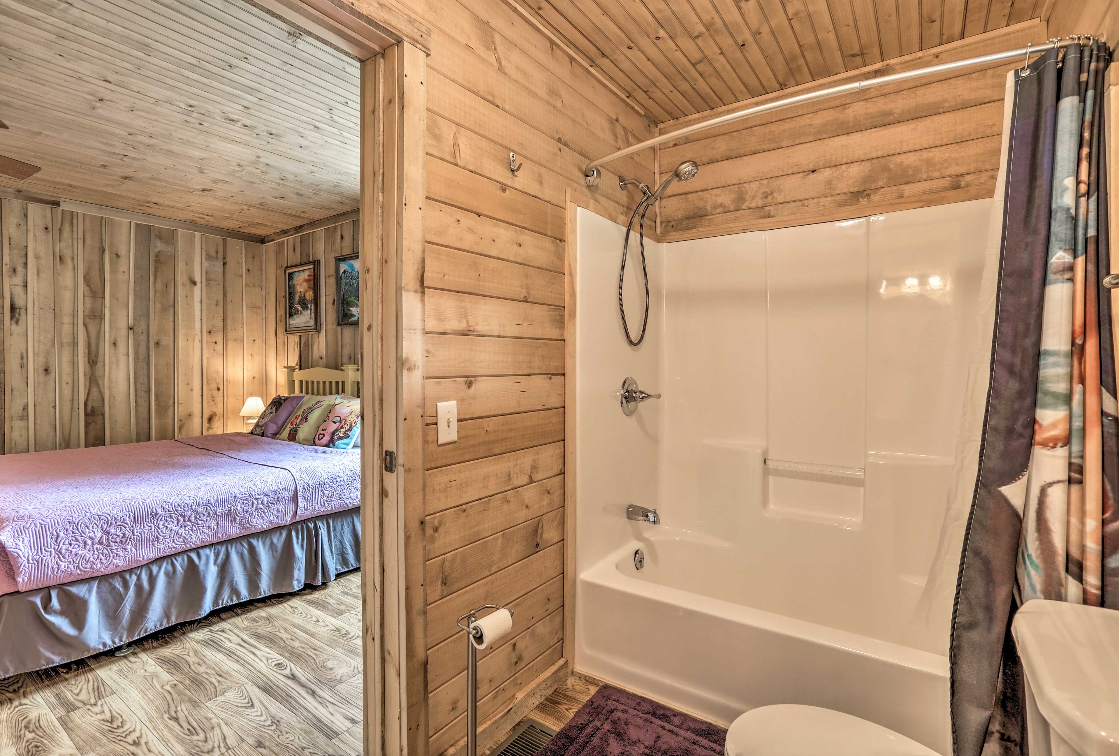 En-Suite Bathroom | Towels Provided