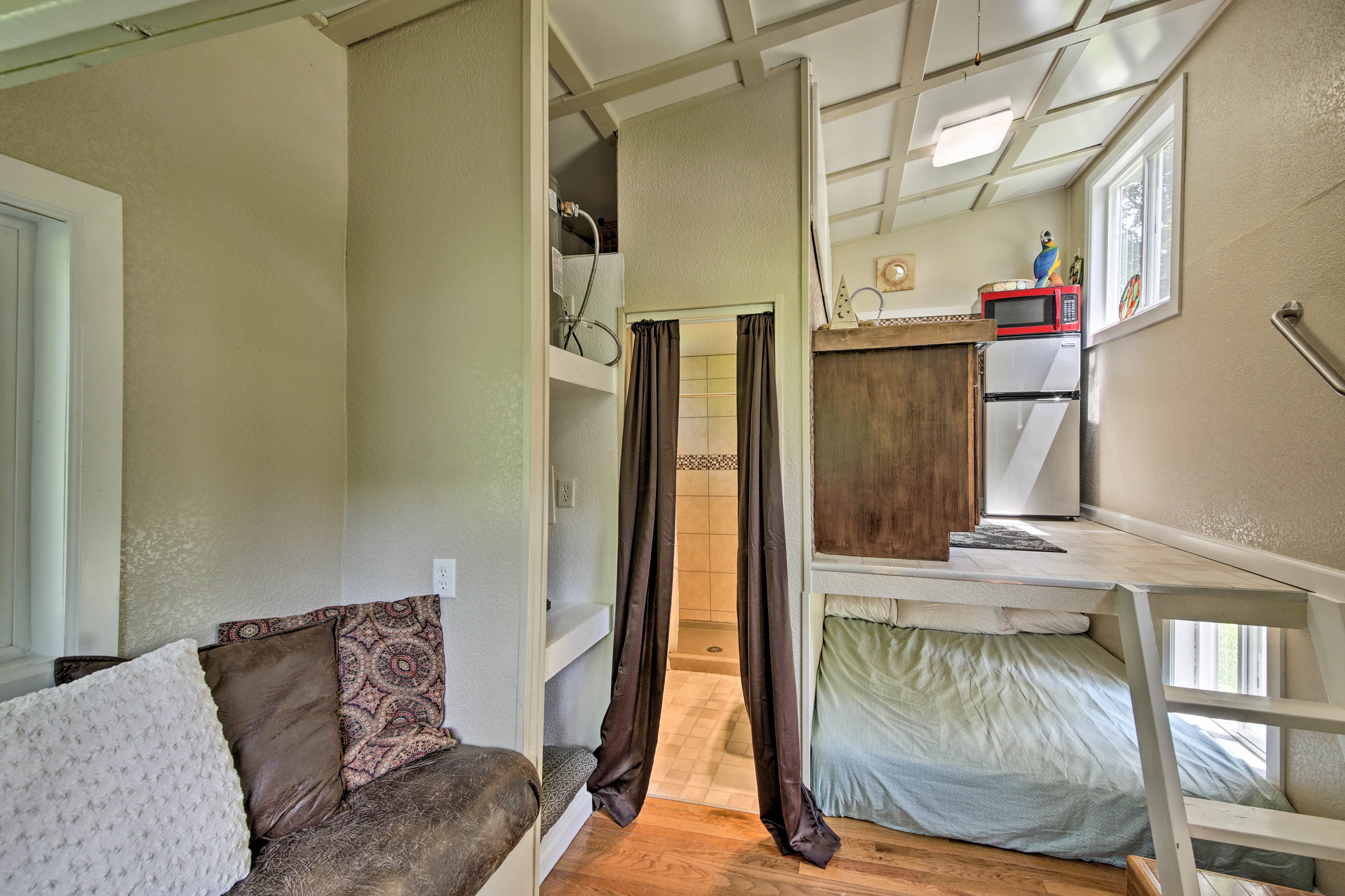 This vacation rental can accommodate 4 guests.