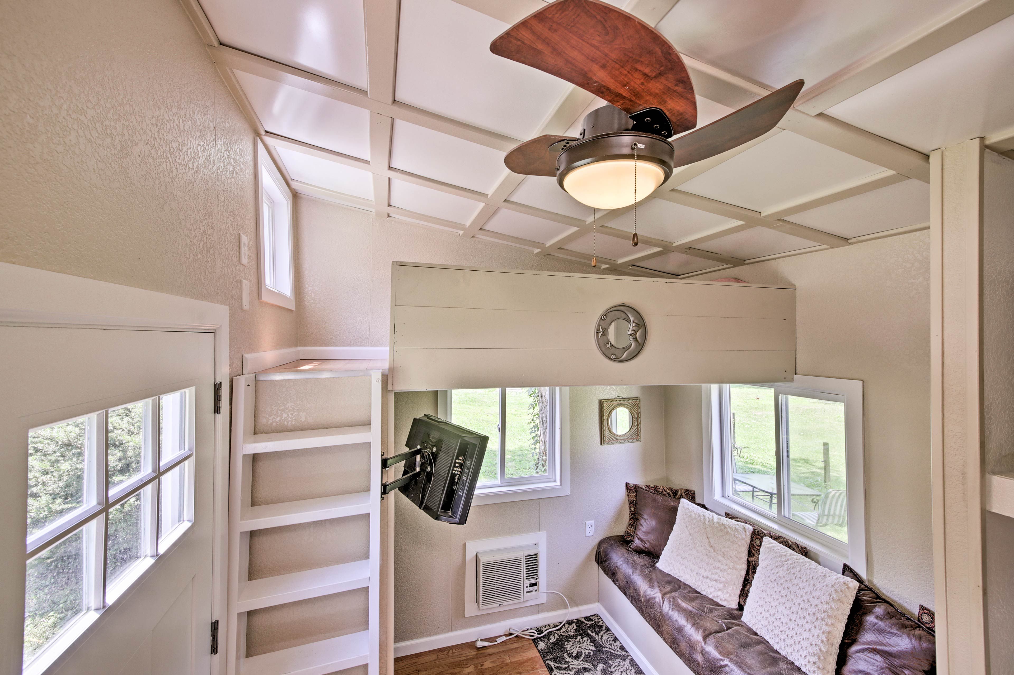 The ceiling fan keeps the space nice and cool.