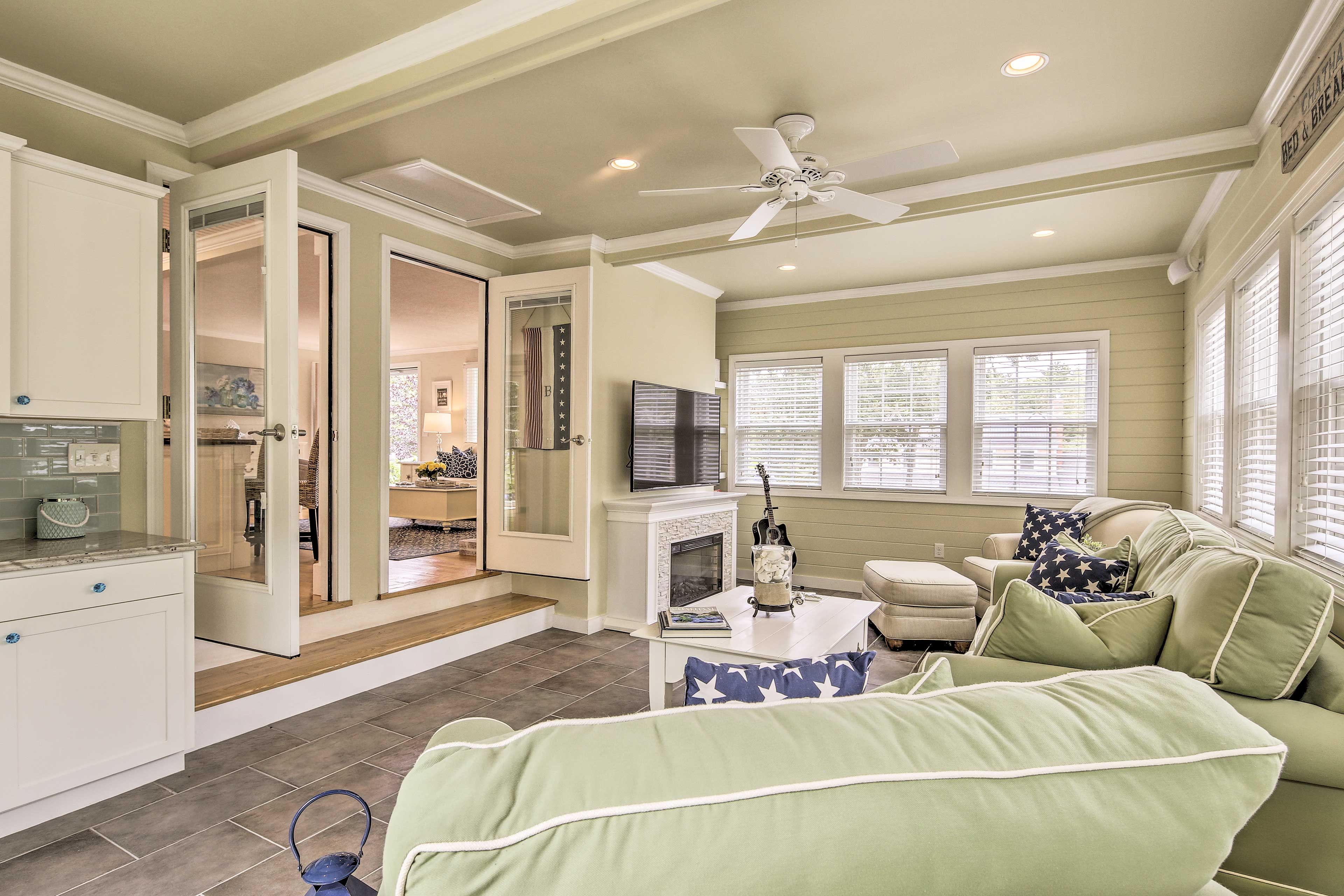 Sunroom | Sleeper Sofa