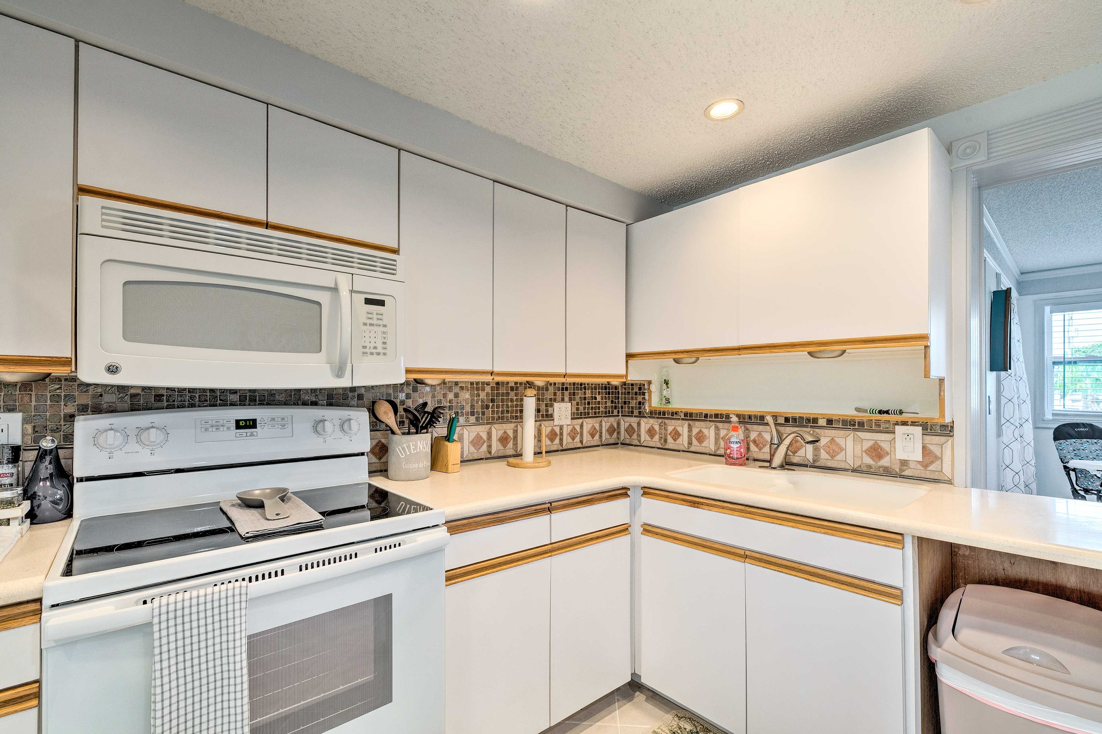 Kitchen | Dishware/Flatware