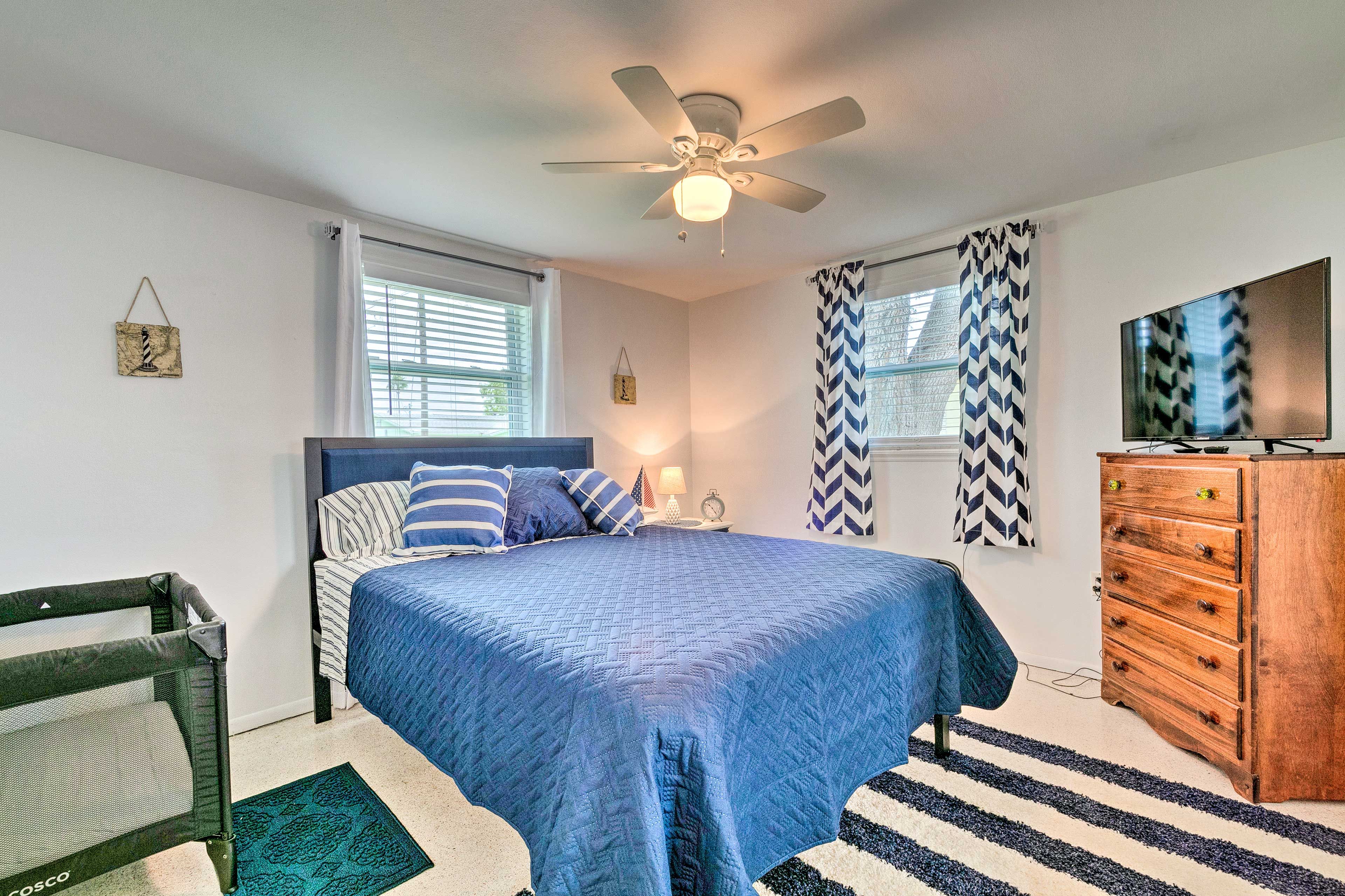 Bedroom 3 | Queen Bed