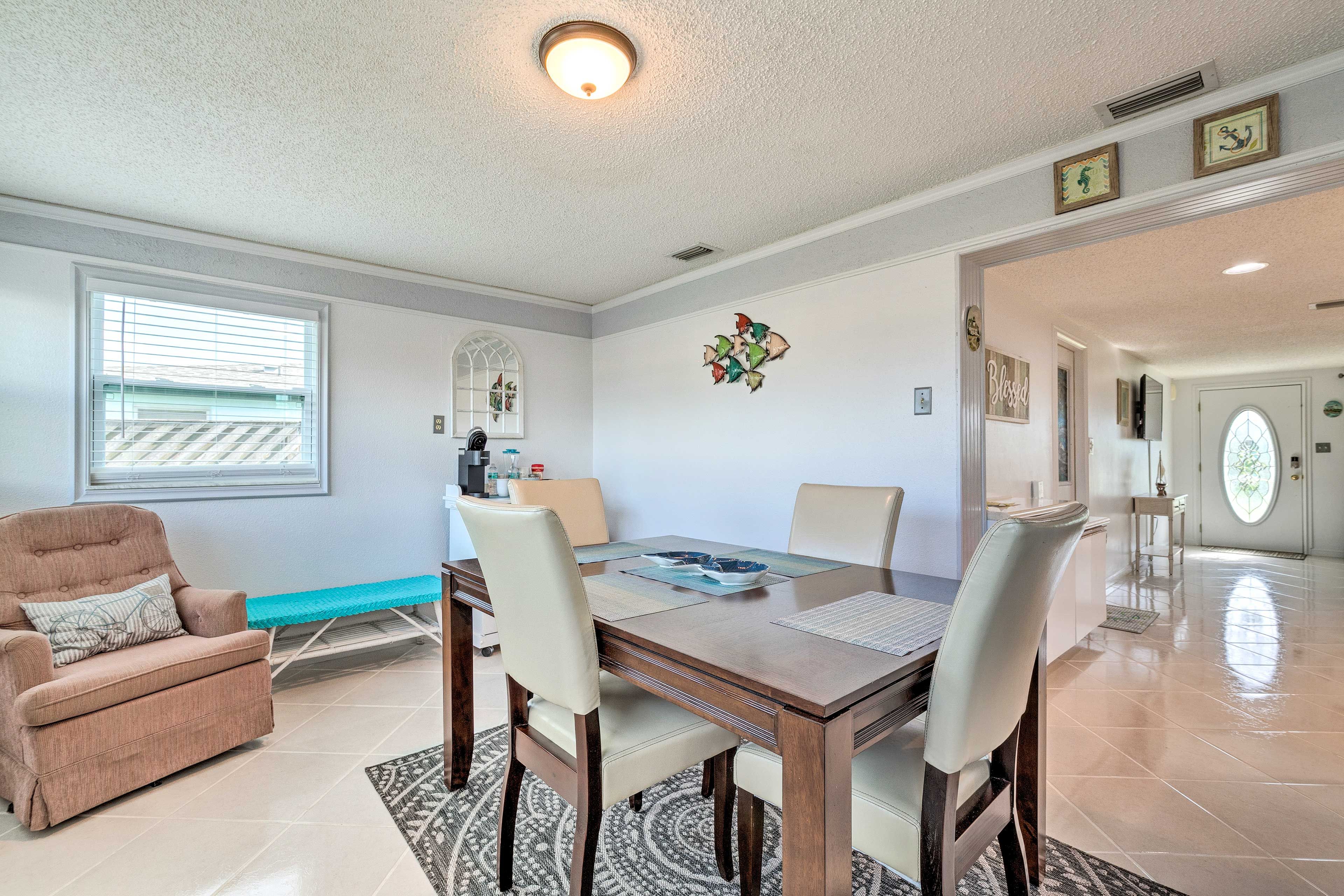 Dining Room | 4-Person Dining Table