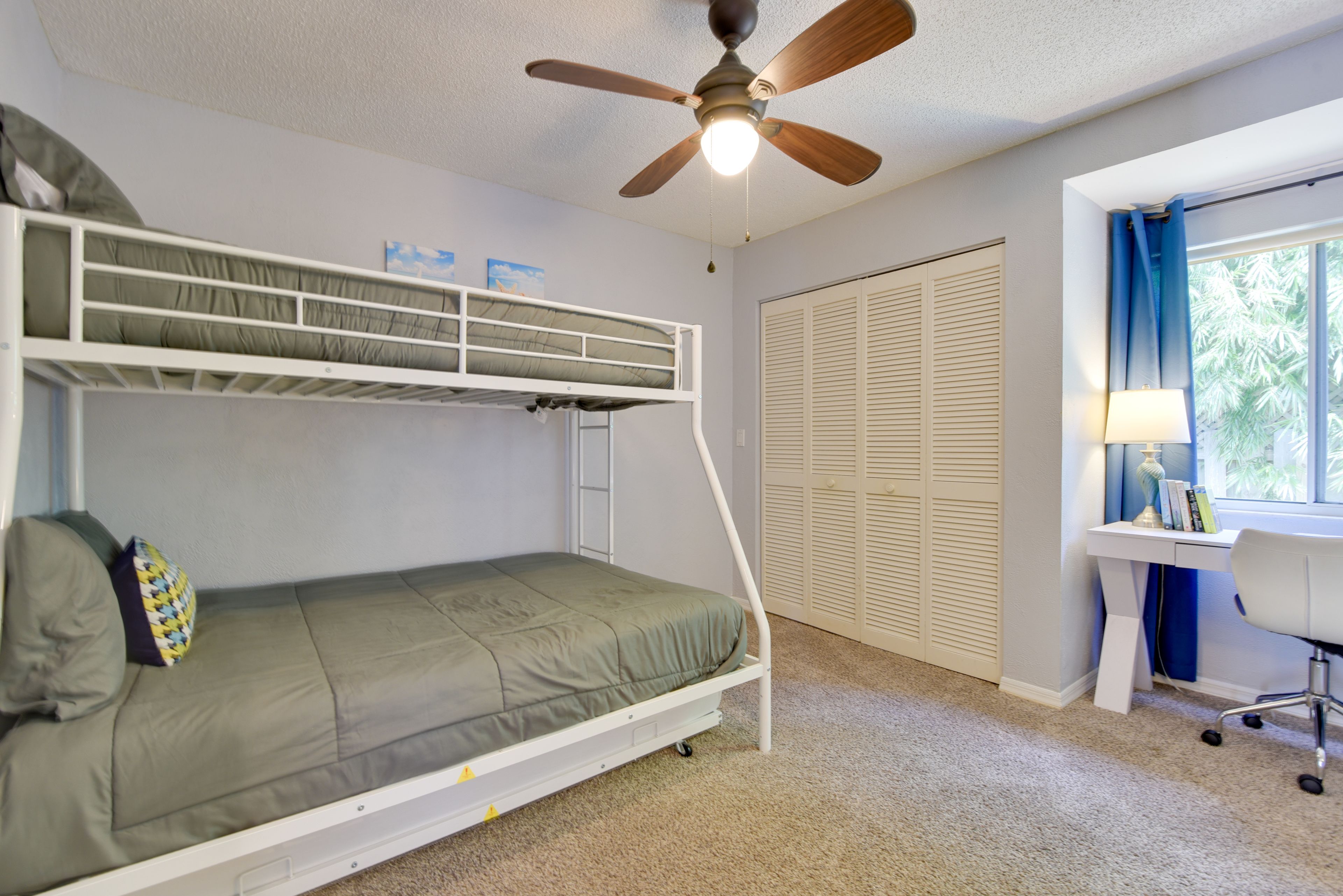 Bedroom 3 | Twin/Full Bunk Bed w/ Twin Trundle