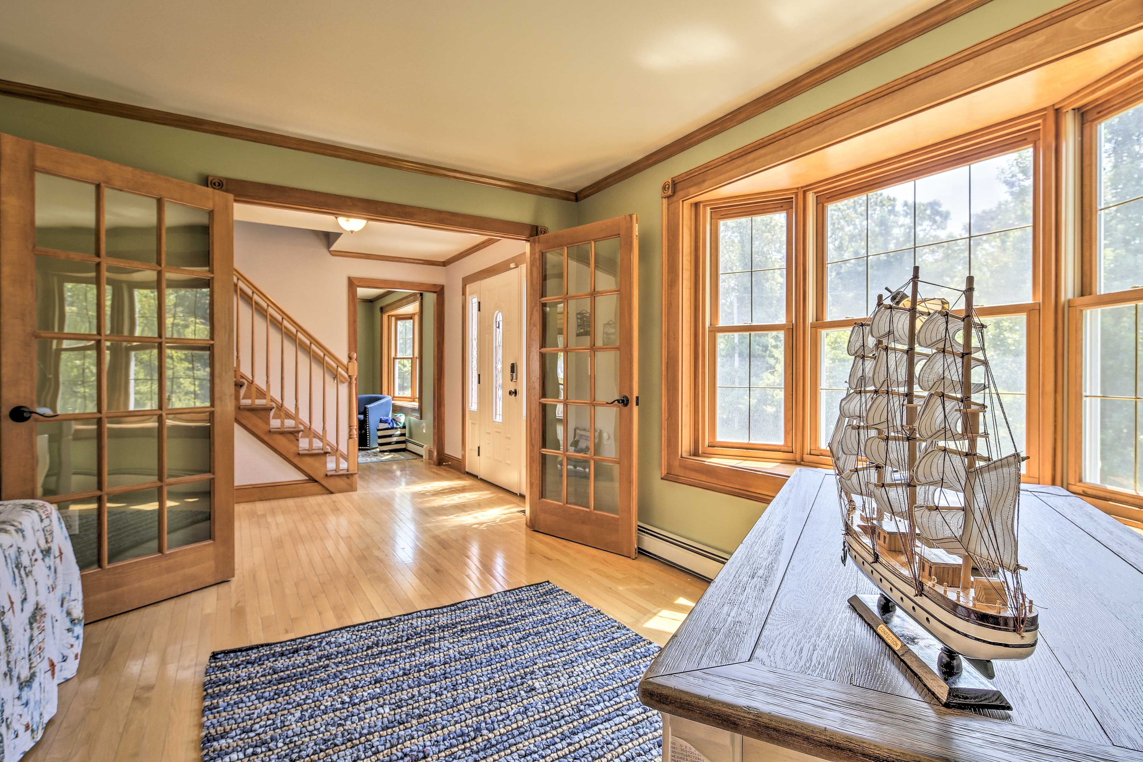 The coastal setting is evident throughout the decor!