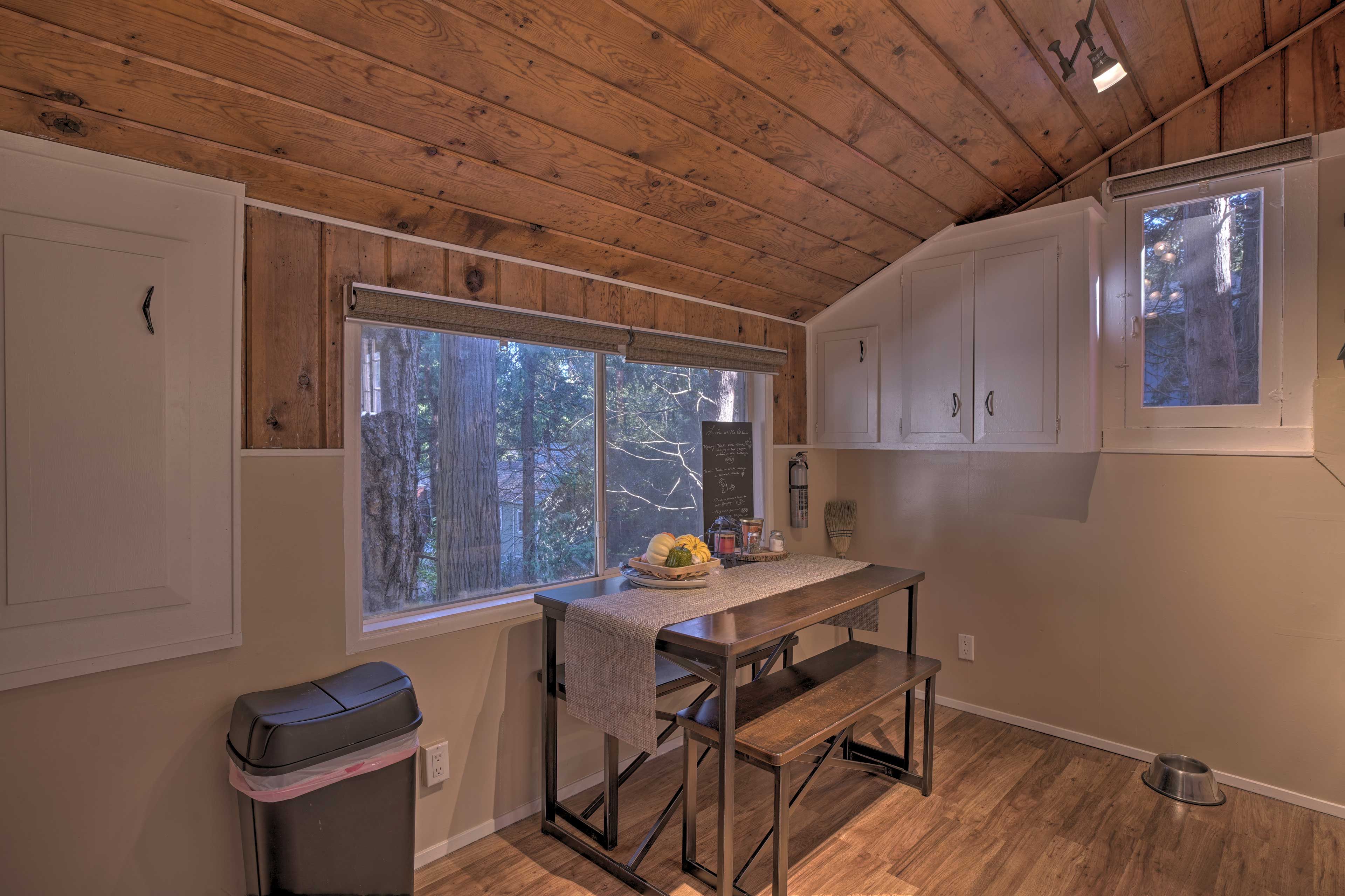Dining Area | Dishware & Flatware Provided