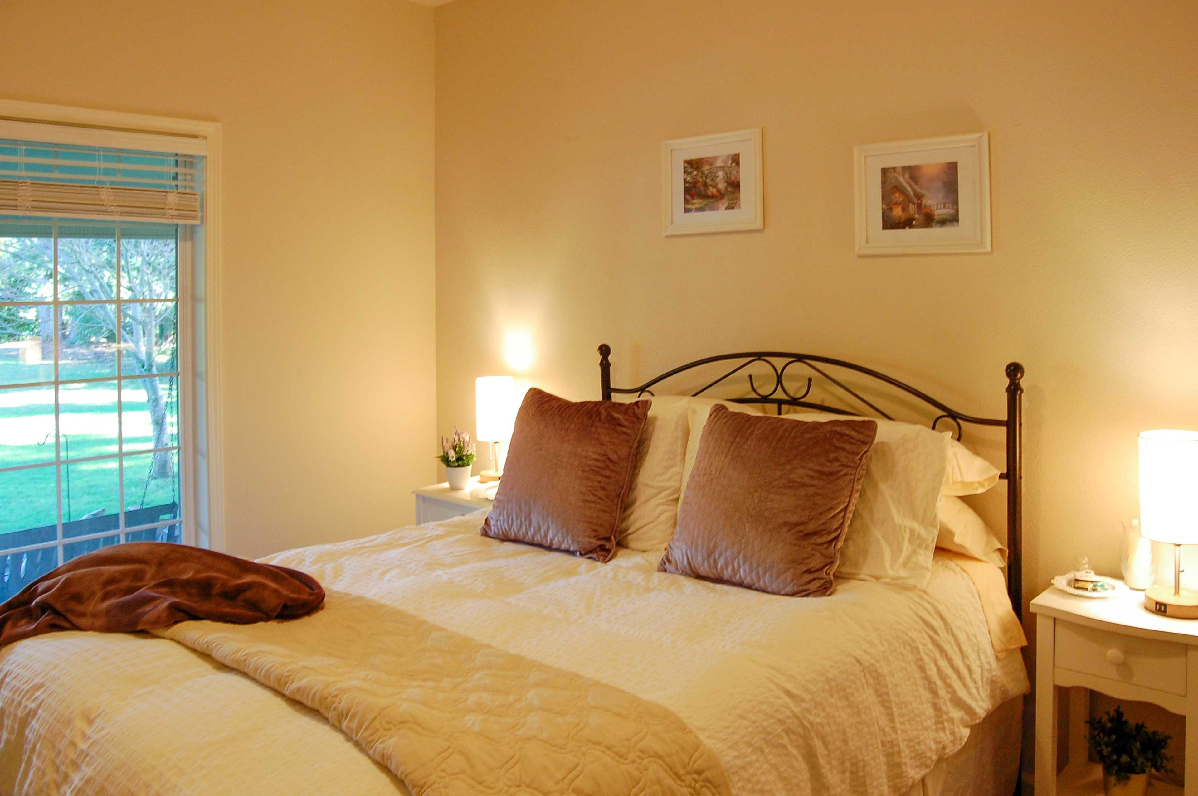 Bedroom 5 | Queen Bed