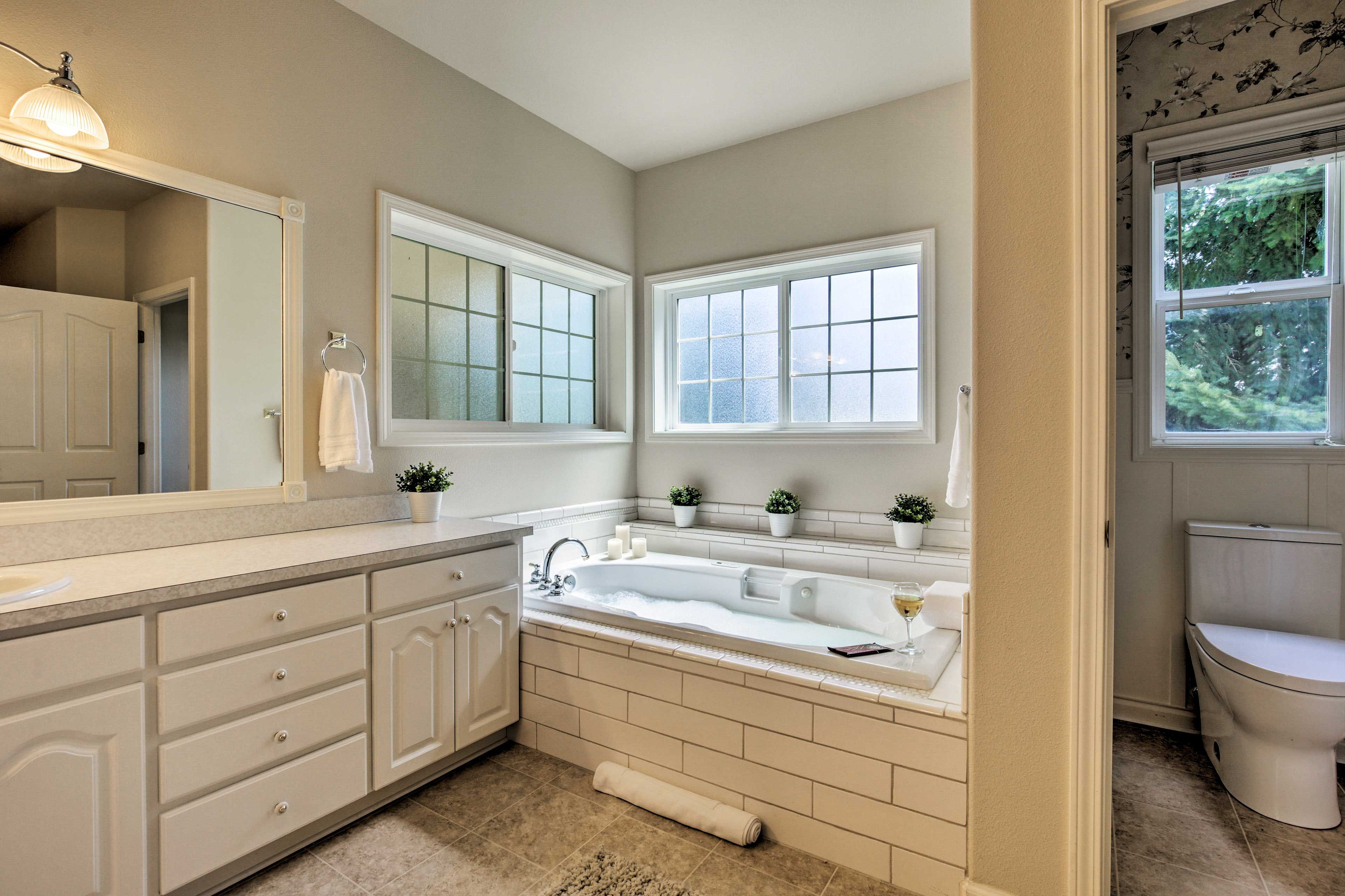 En-Suite Bathroom | Jetted Tub