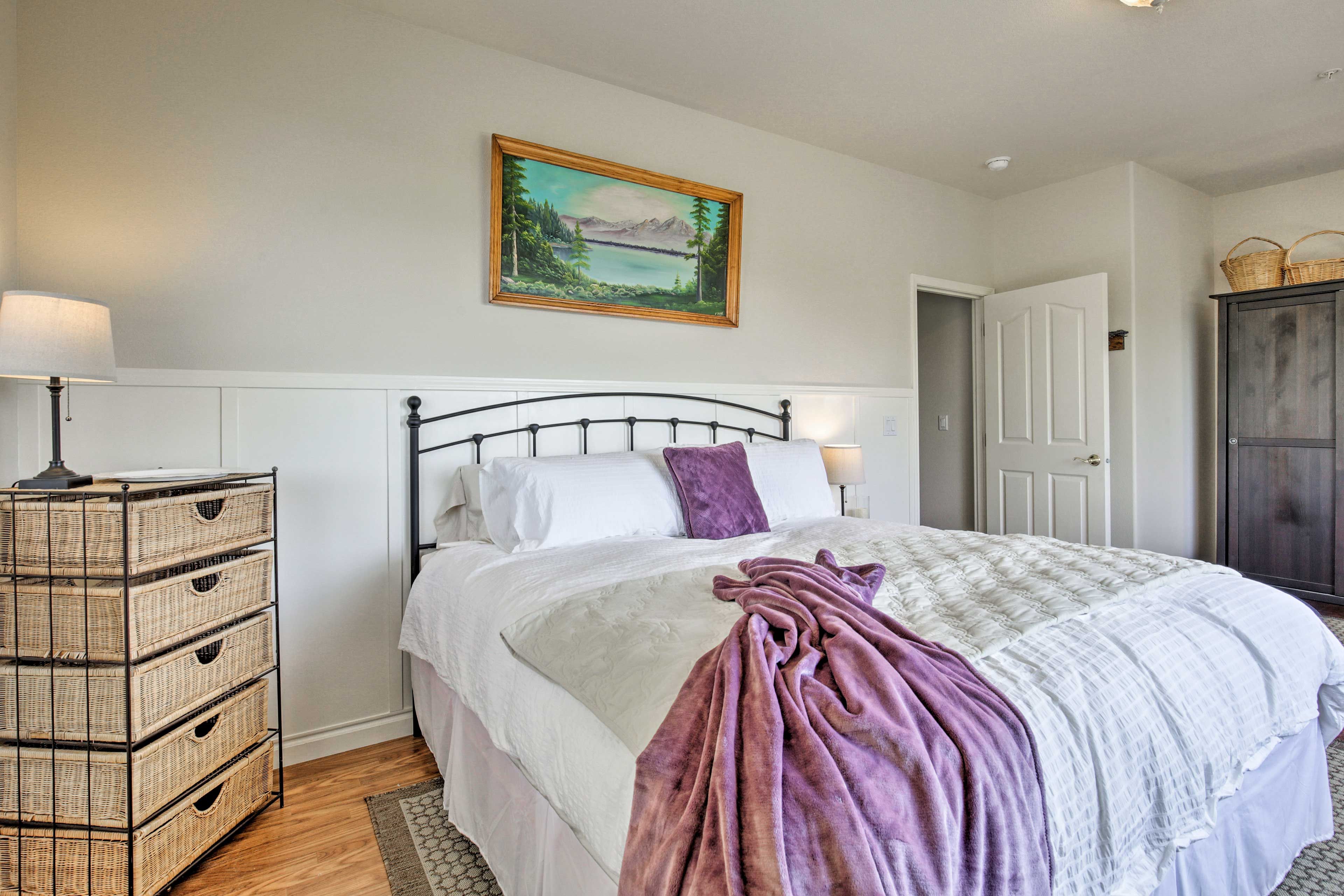 Bedroom 2 | King Bed