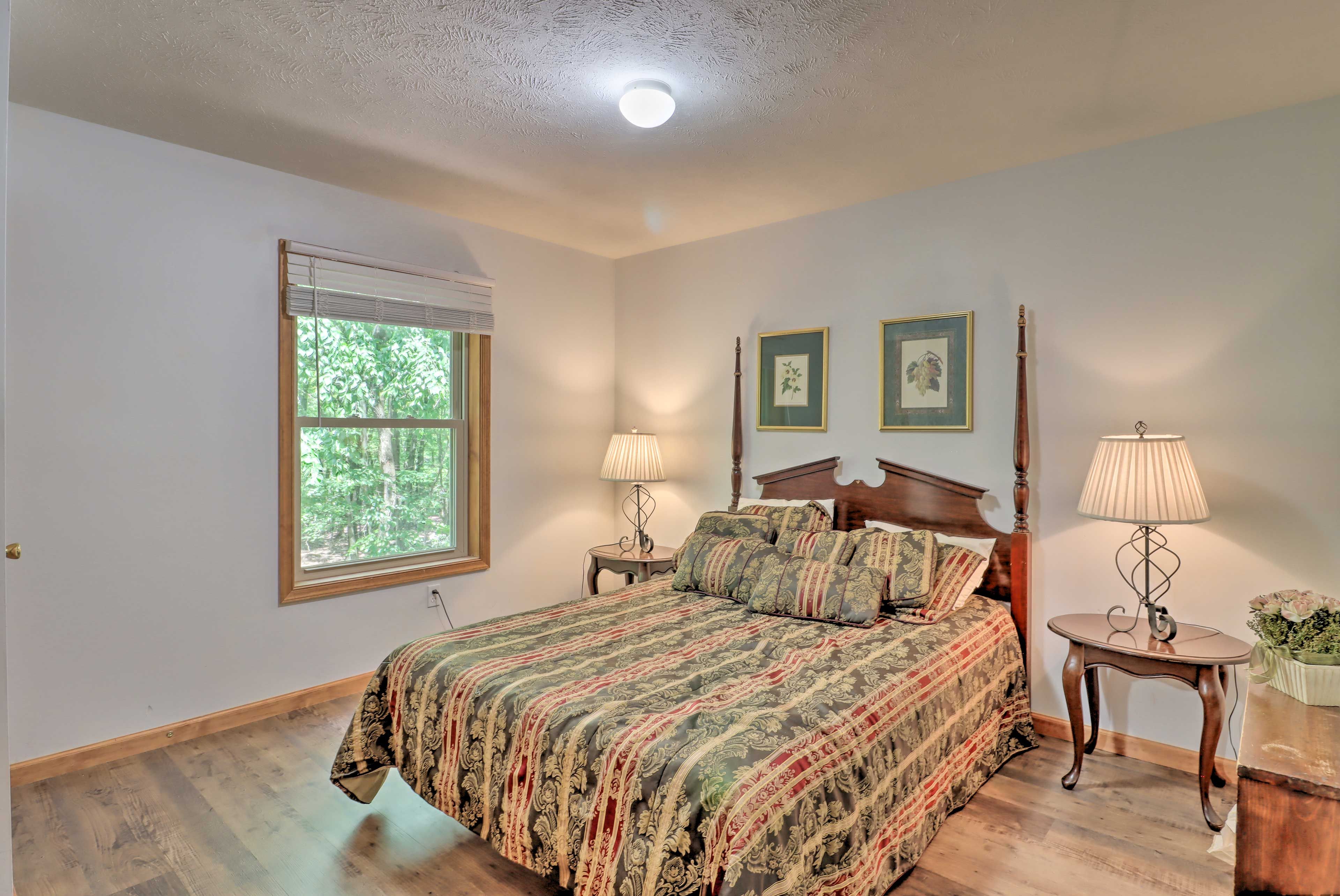 Bedroom 2 | Queen Bed