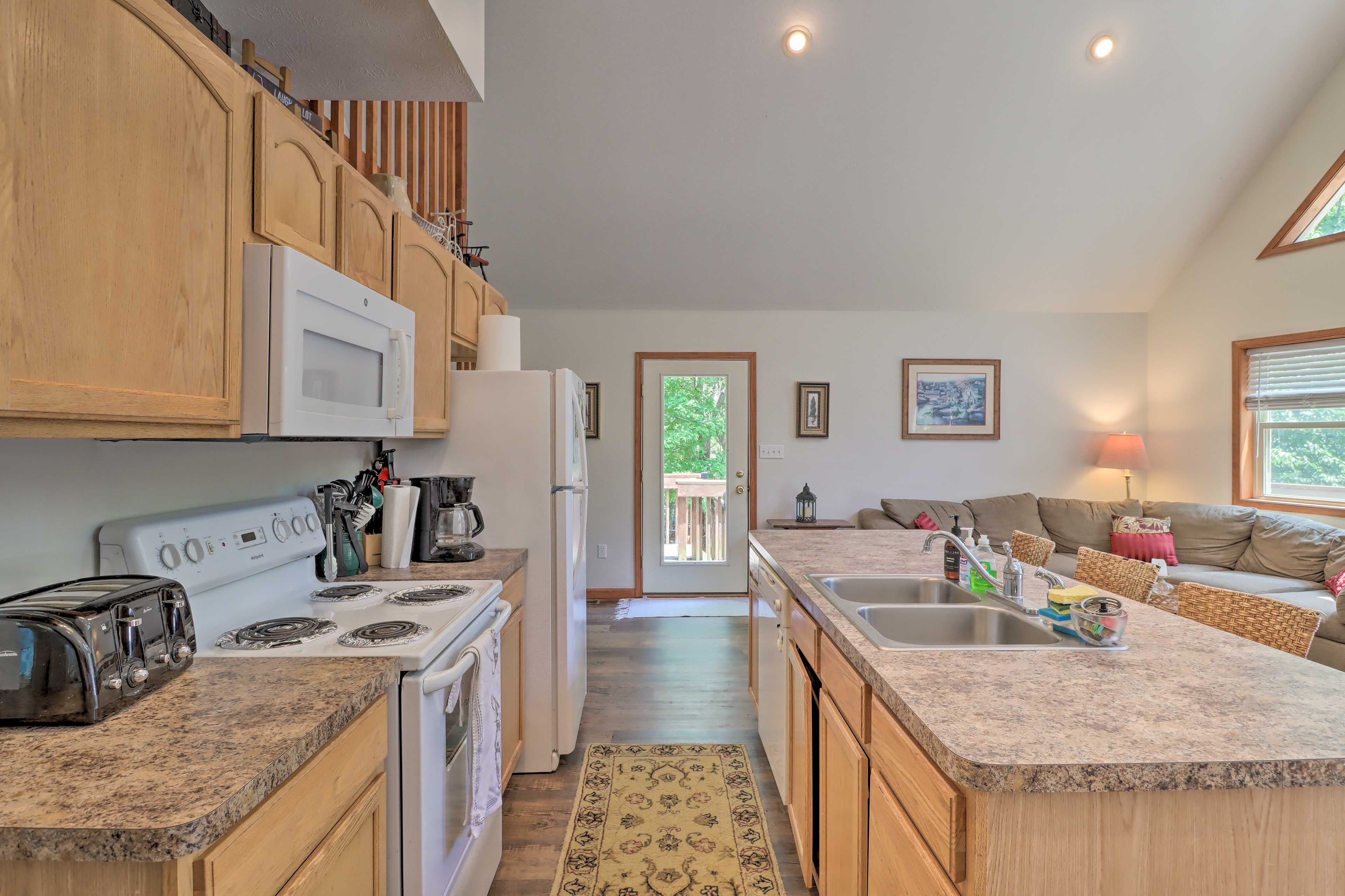 Kitchen | Fully Equipped w/ Cooking Basics | Dishware/Flatware