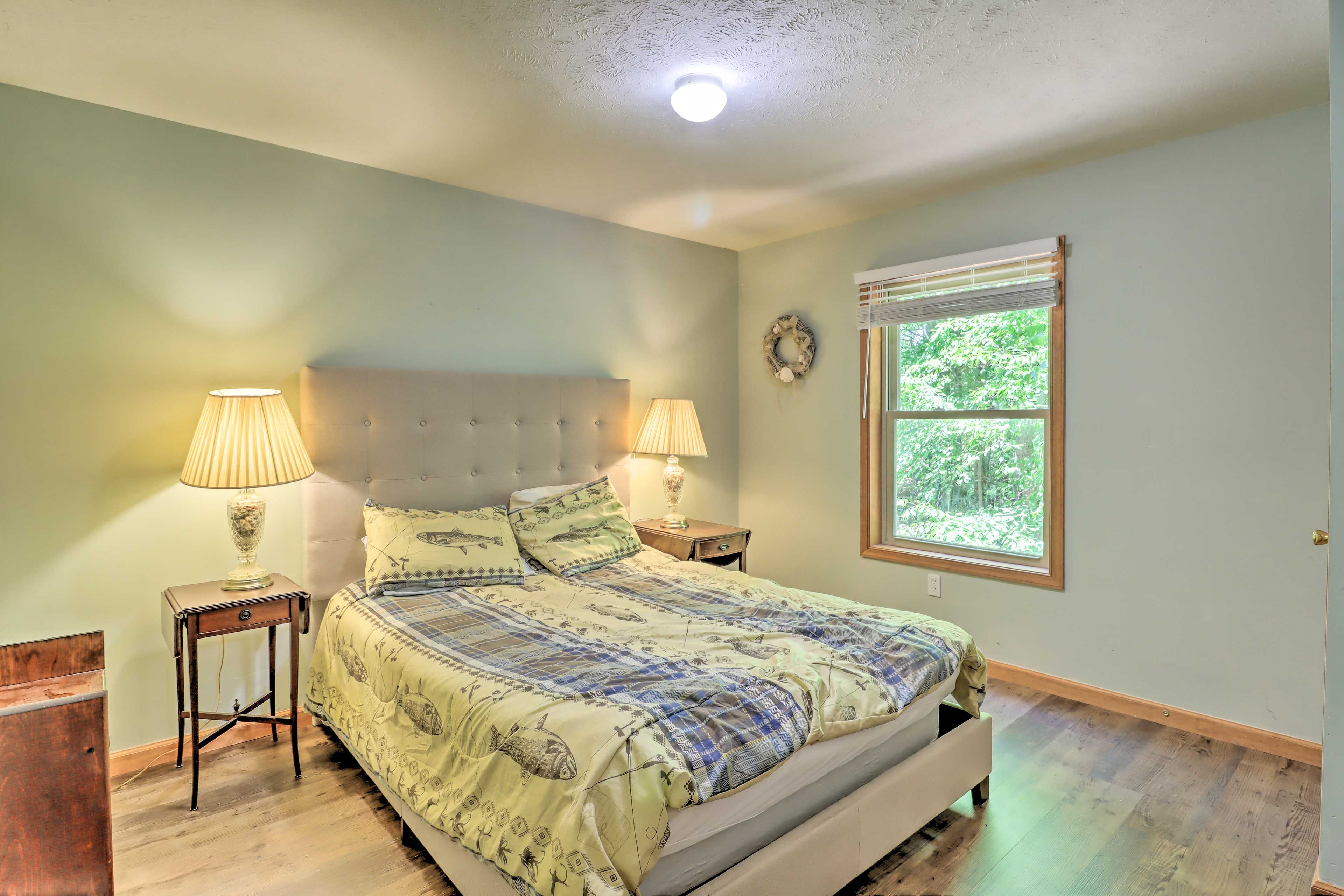 Bedroom 3 | Queen Bed