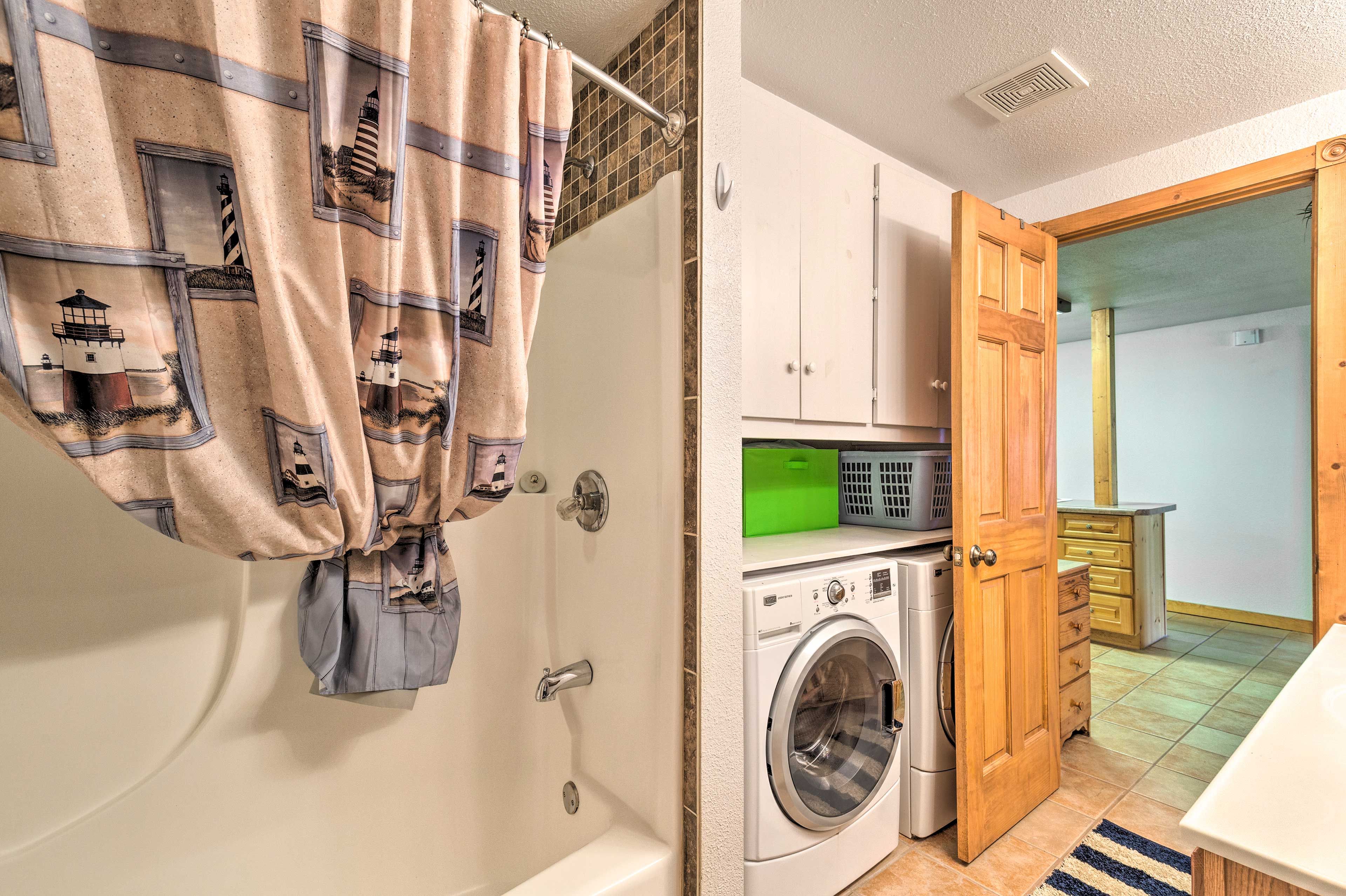 Bathroom | Towels Provided | Washer/Dryer