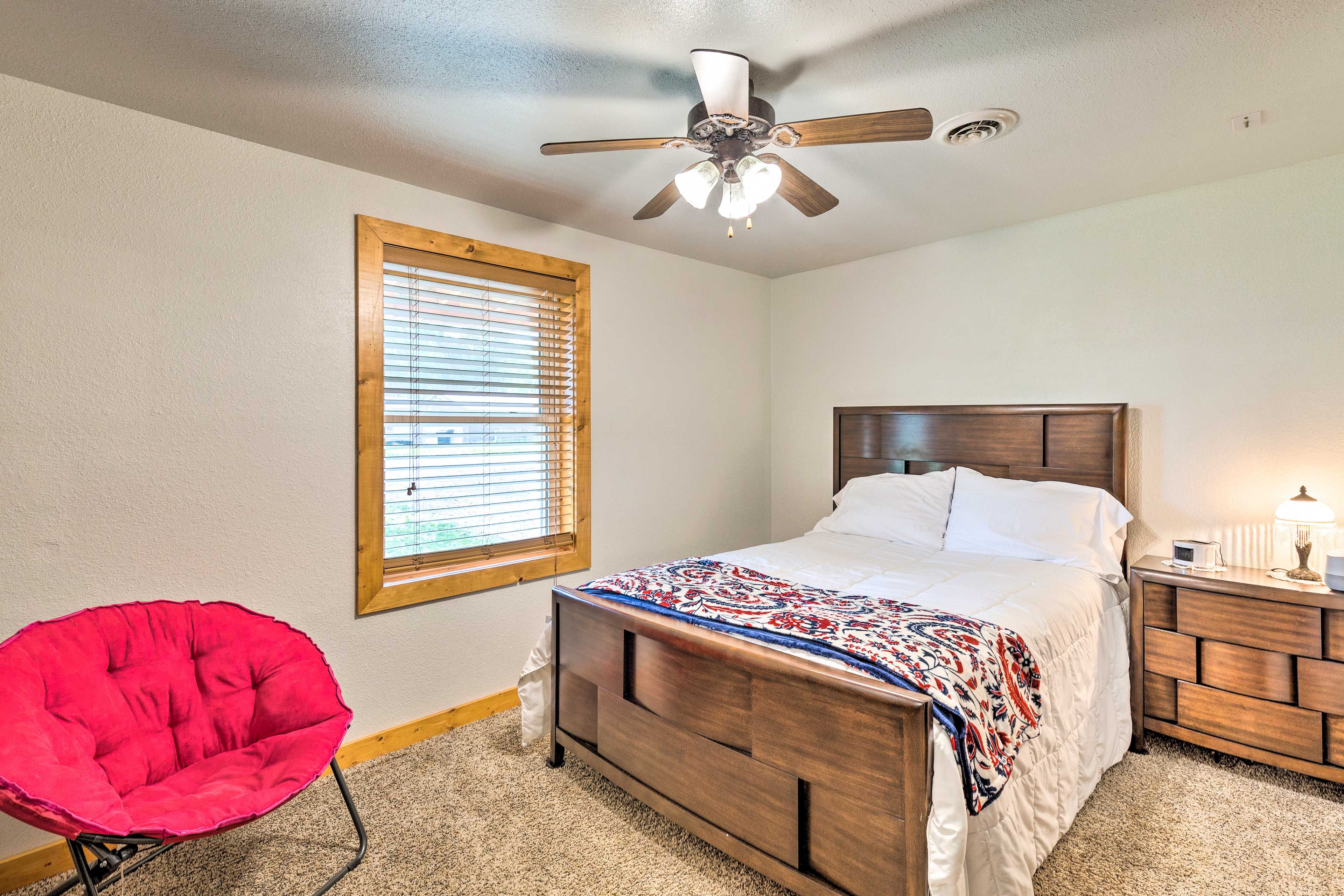 Bedroom 4 | Queen Bed