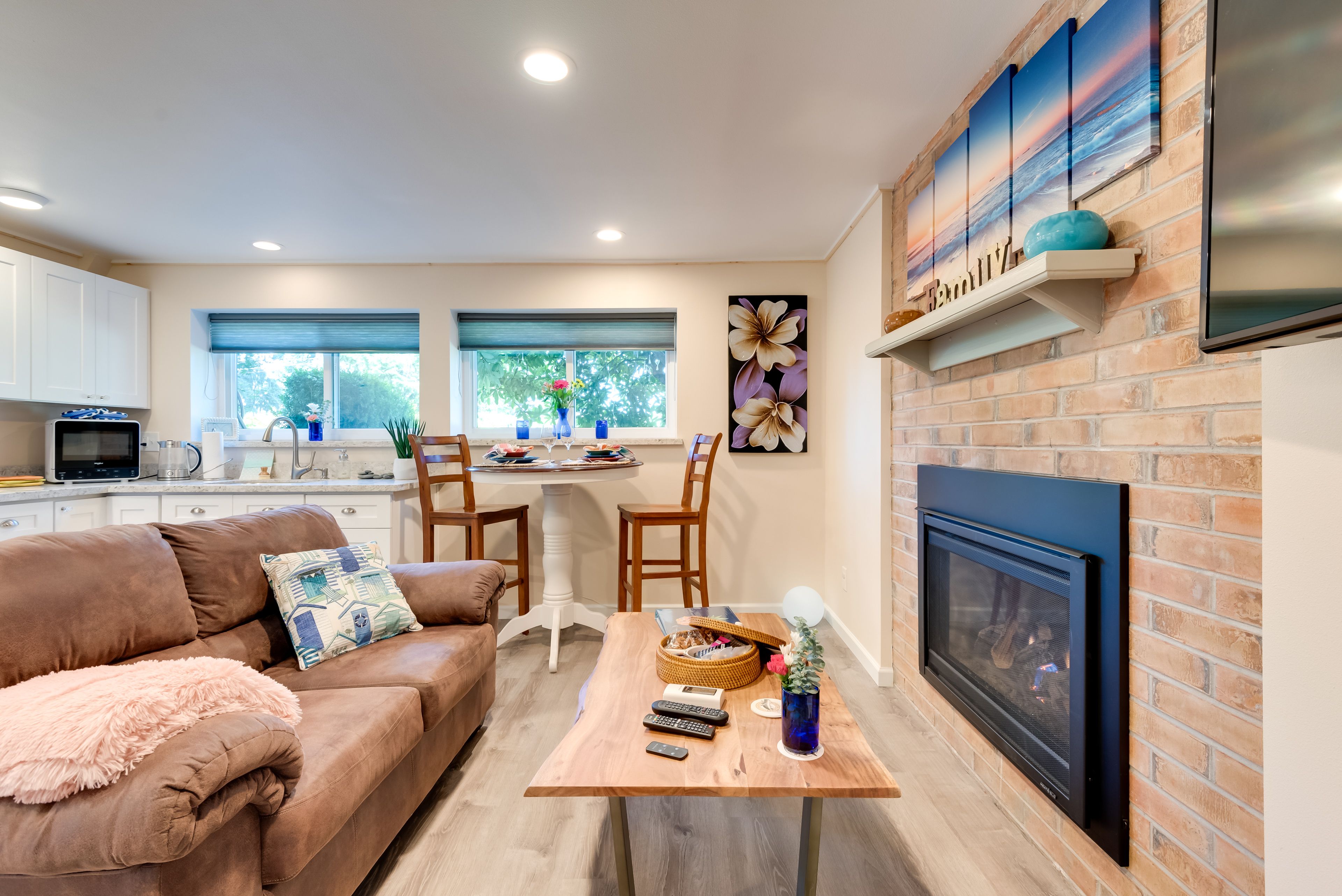 Kenmore Vacation Rental | Studio | 1BA | 450 Sq Ft | Step-Free Access