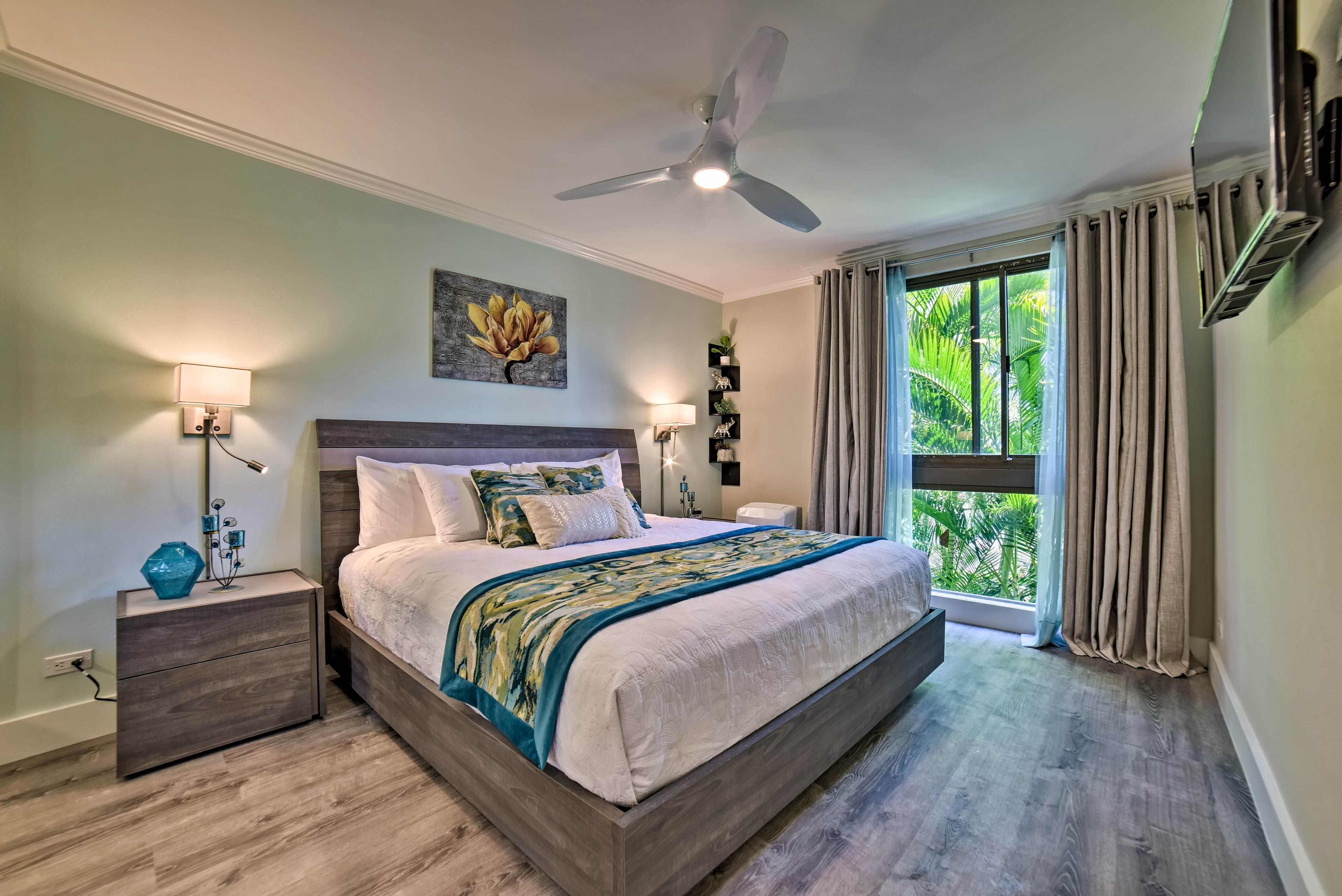 Bedroom 1 | King Bed | Linens Provided