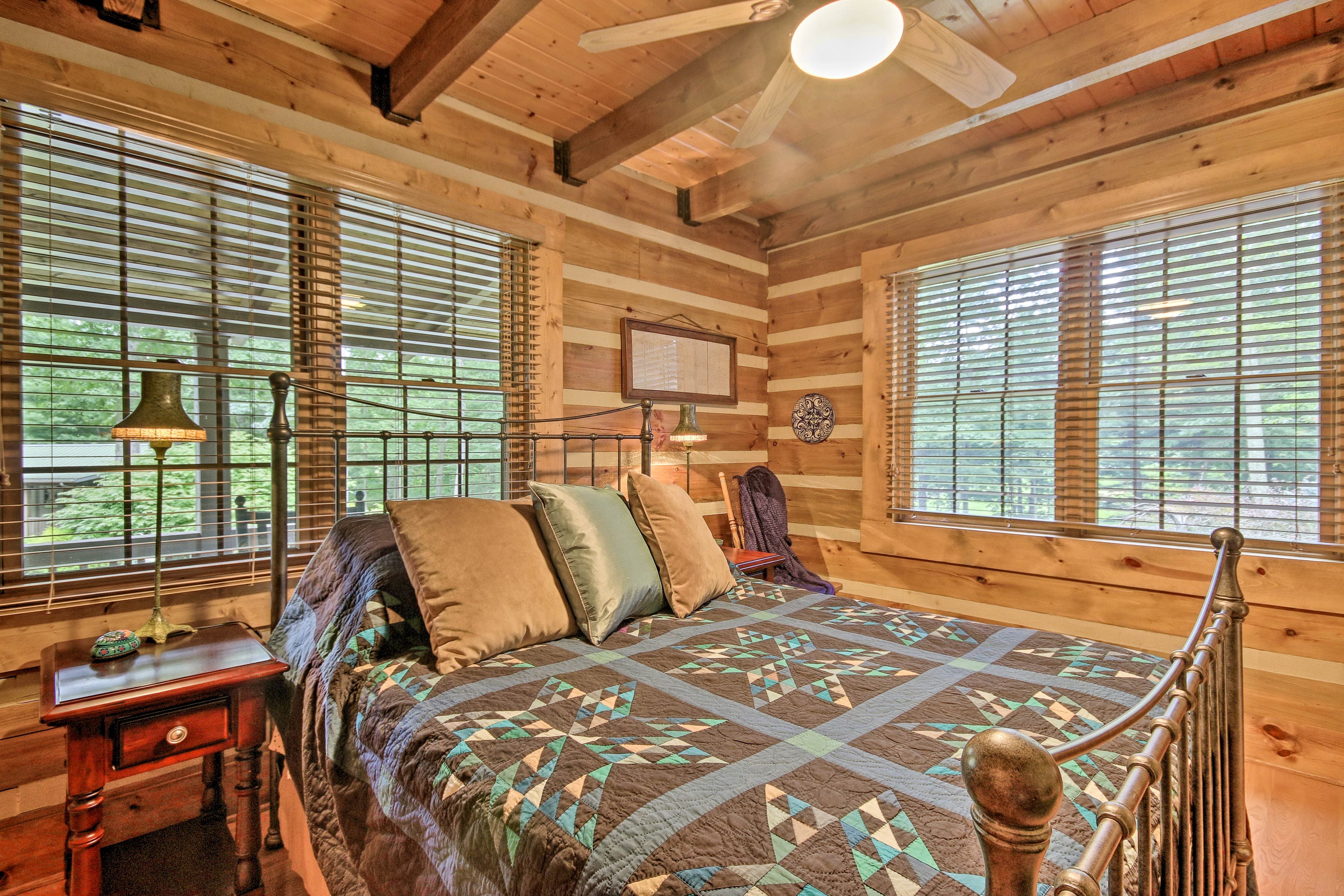 Bedroom 2 | Queen Bed