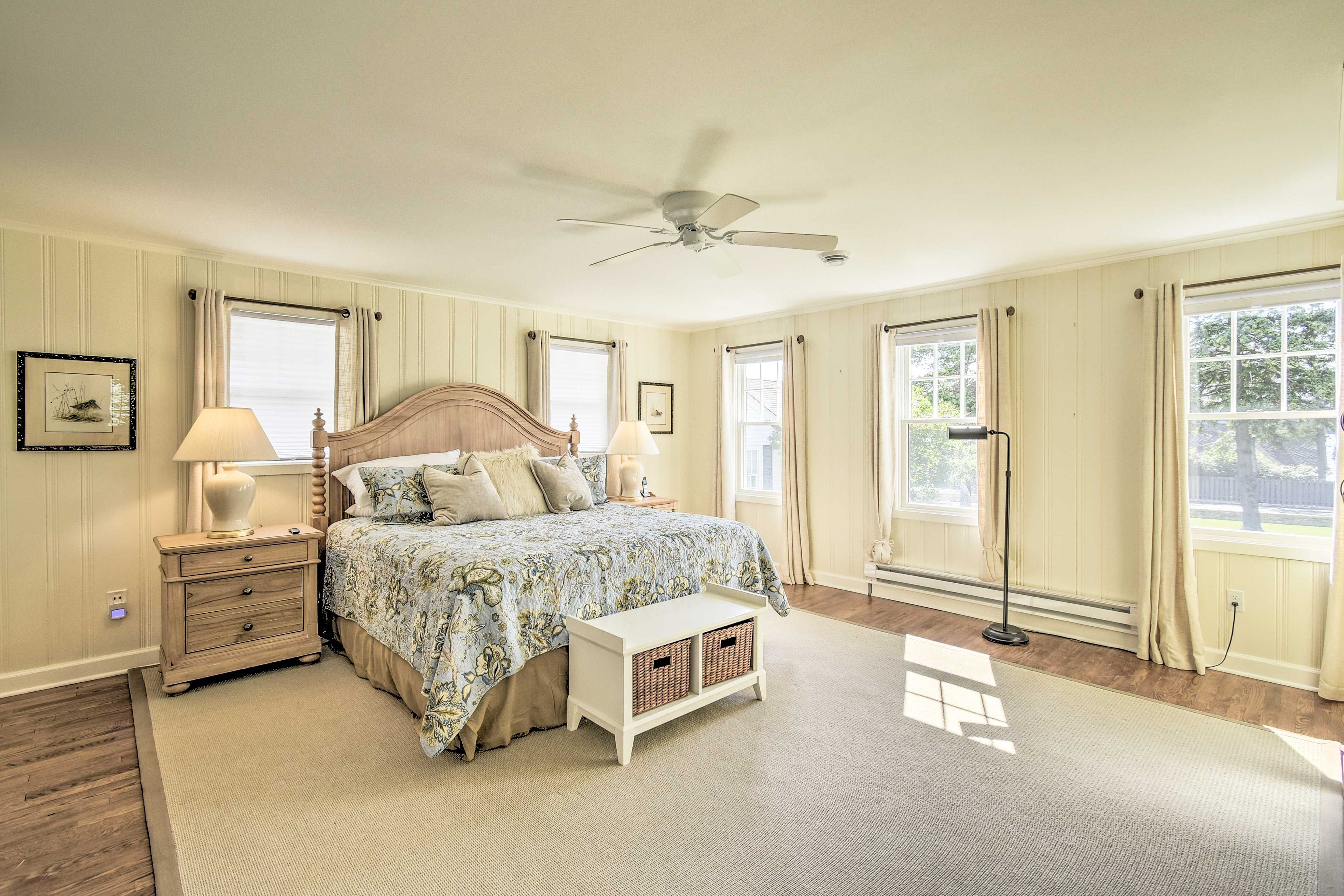 Bedroom 1 | King Bed