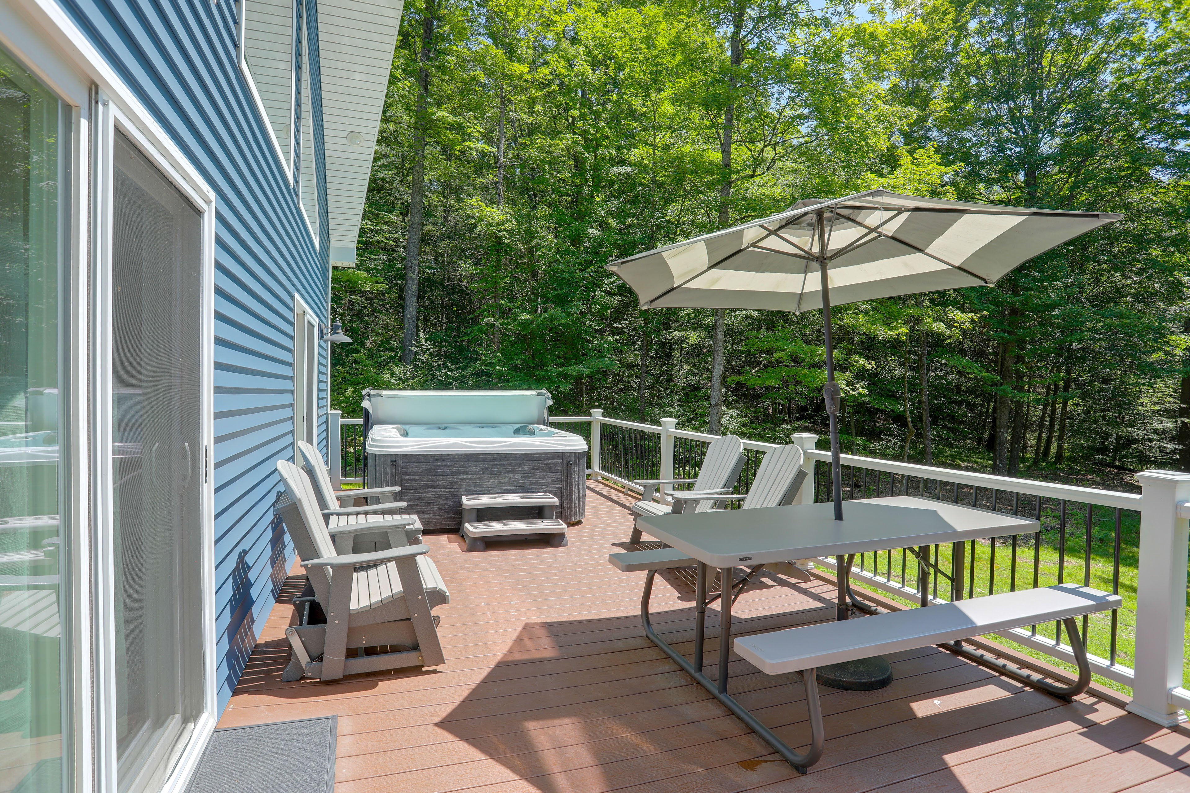 Private Deck w/ Hot Tub