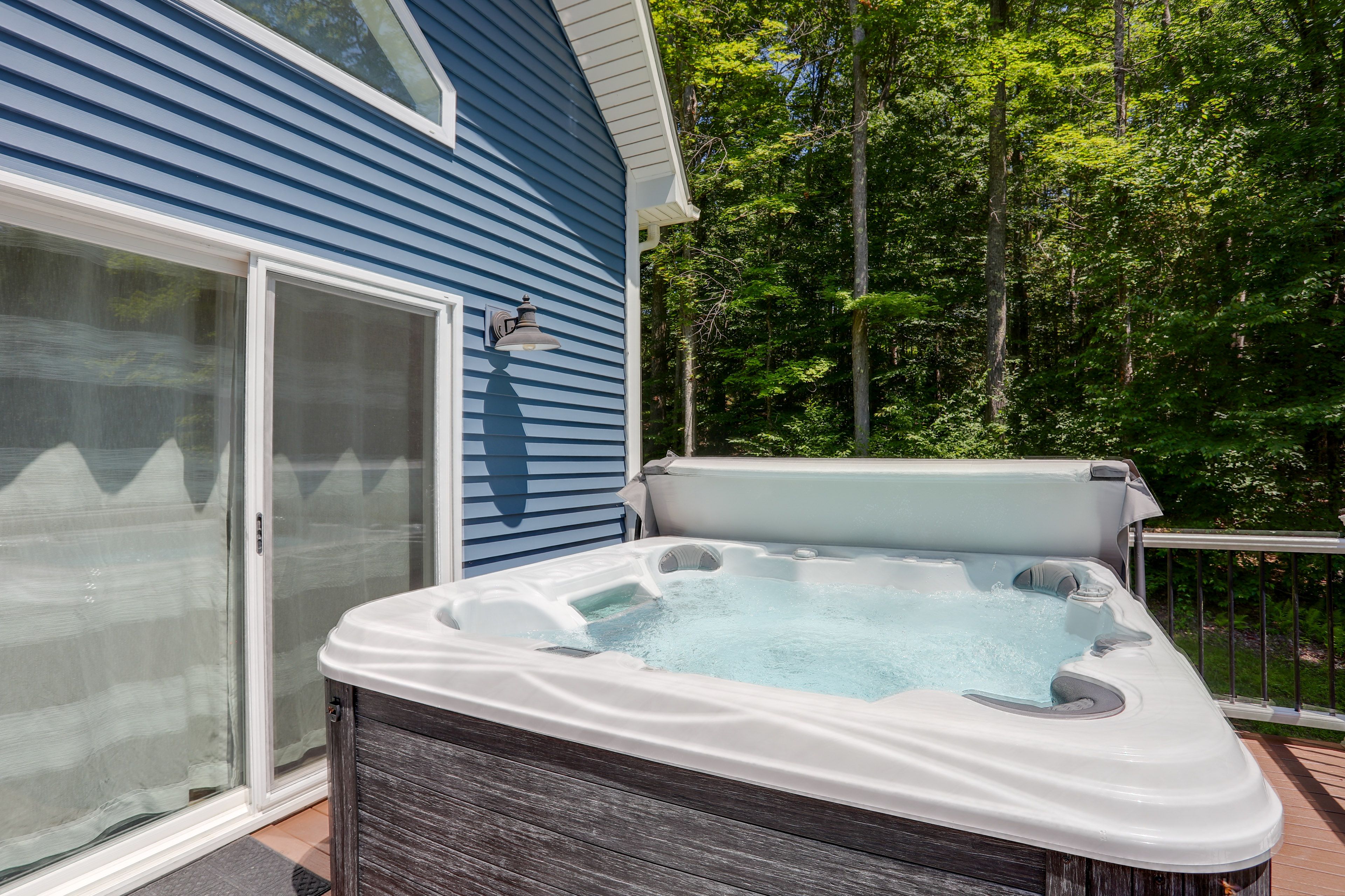 Deck | Hot Tub | Gas Grill