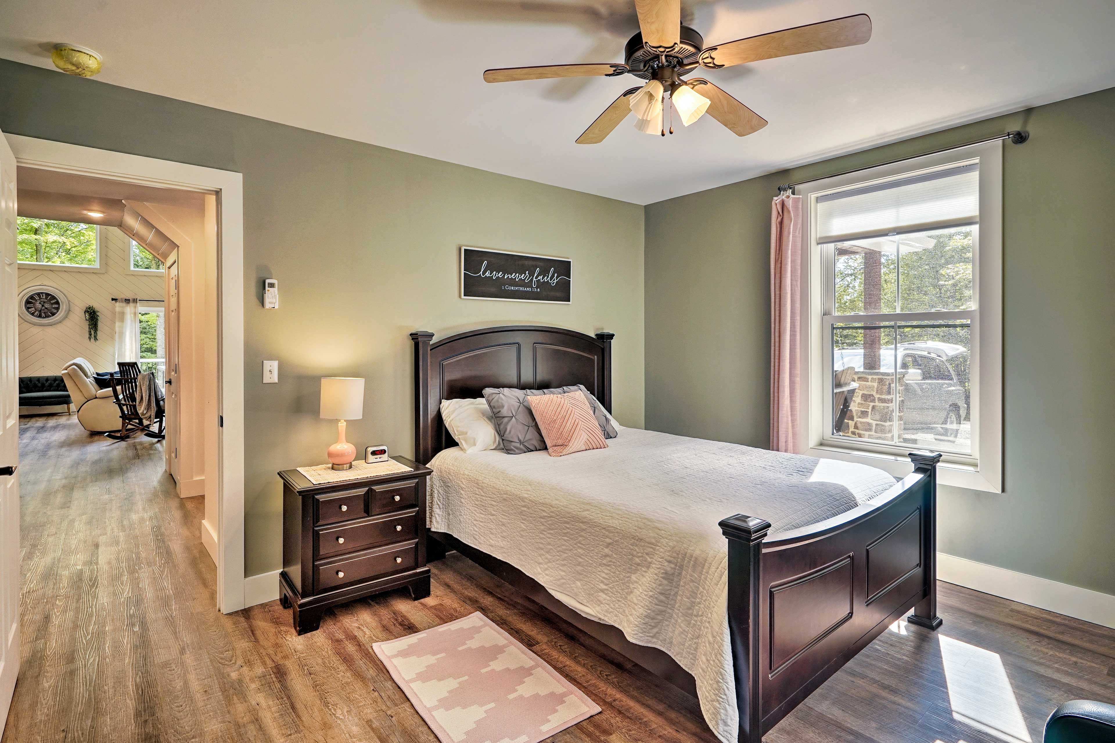 Bedroom 2 | Queen Bed