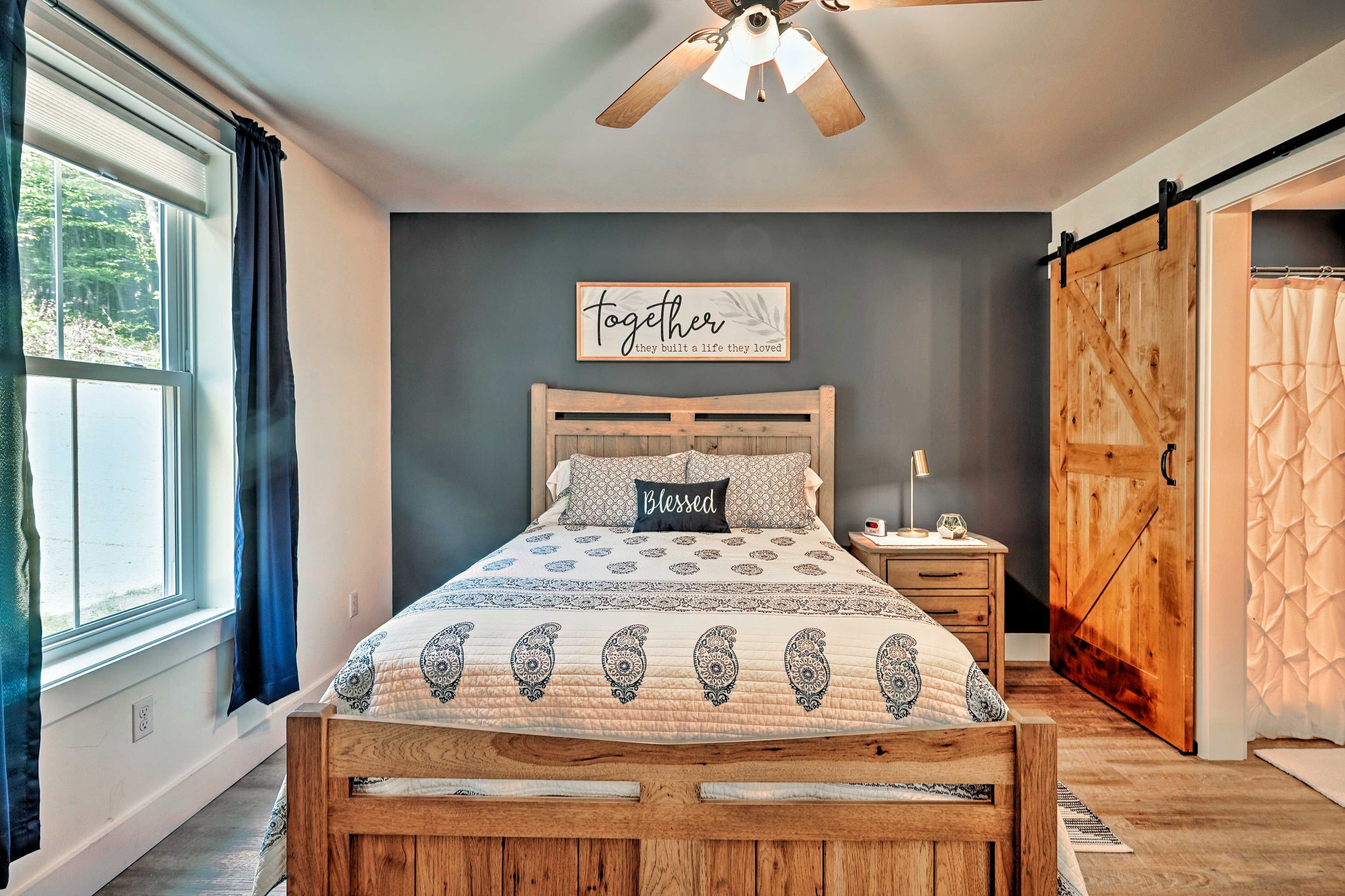 Bedroom 1 | Queen Bed
